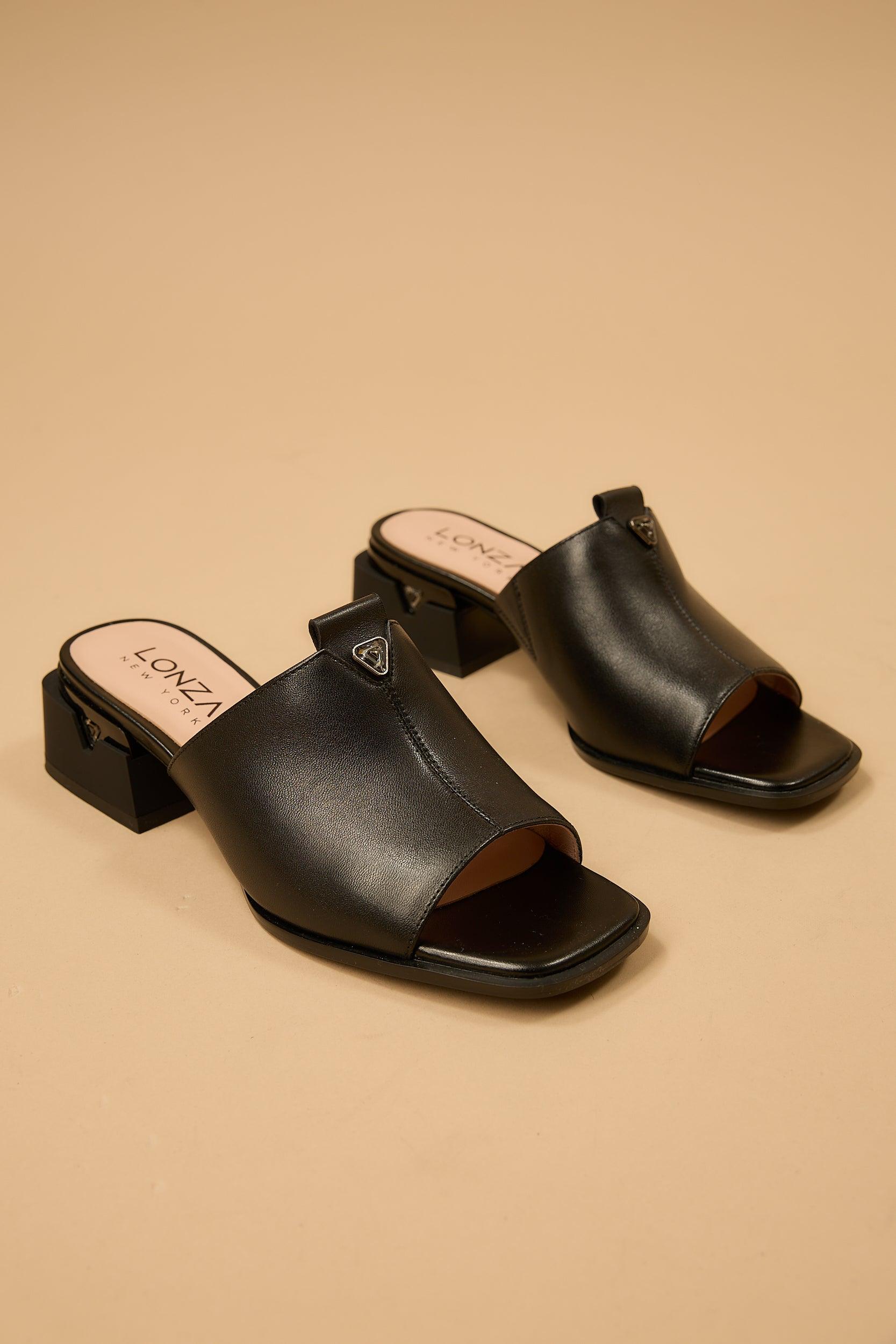 Klara Black - Image 15