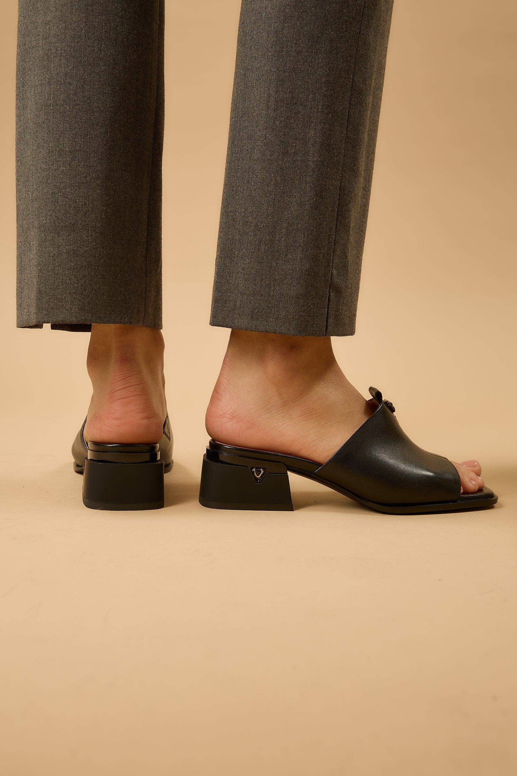 Klara Black - Image 6