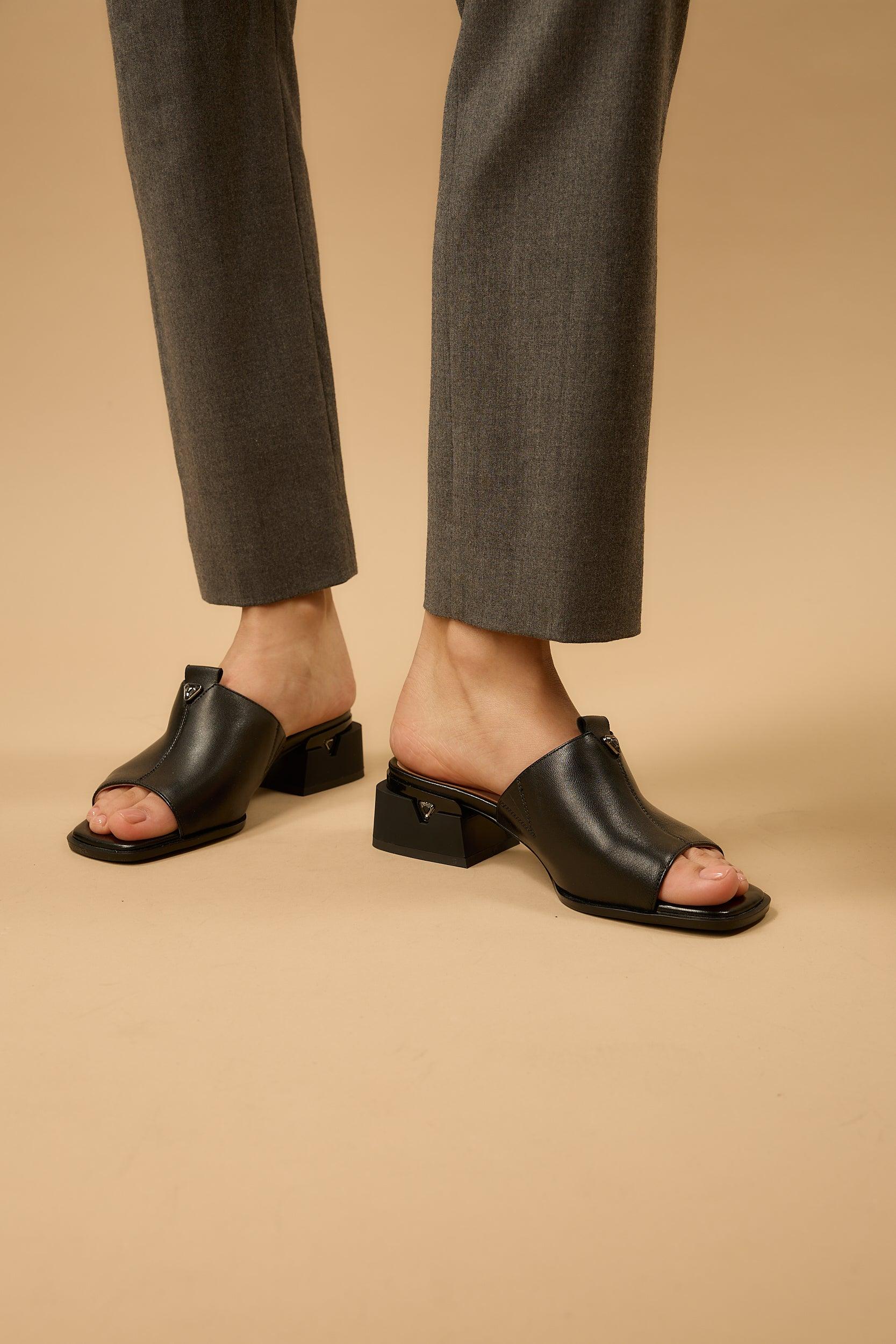 Klara Black - Image 7