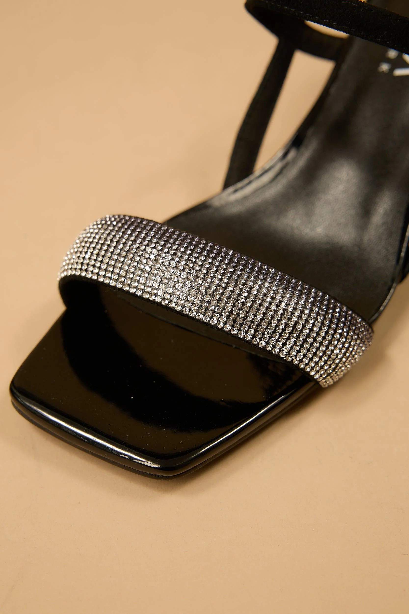 Luna Black - Image 11