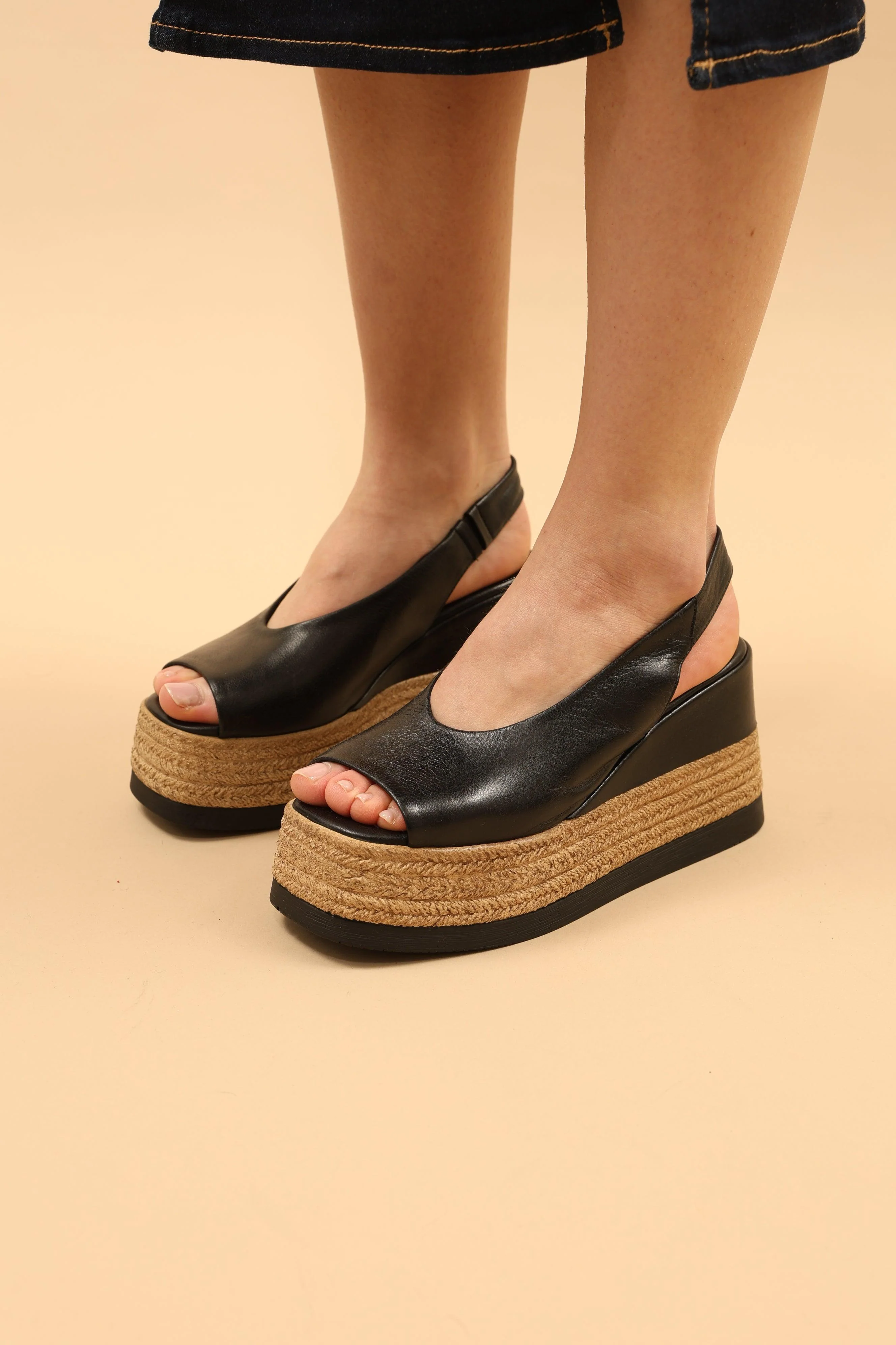 Agnesa Black - Image 3