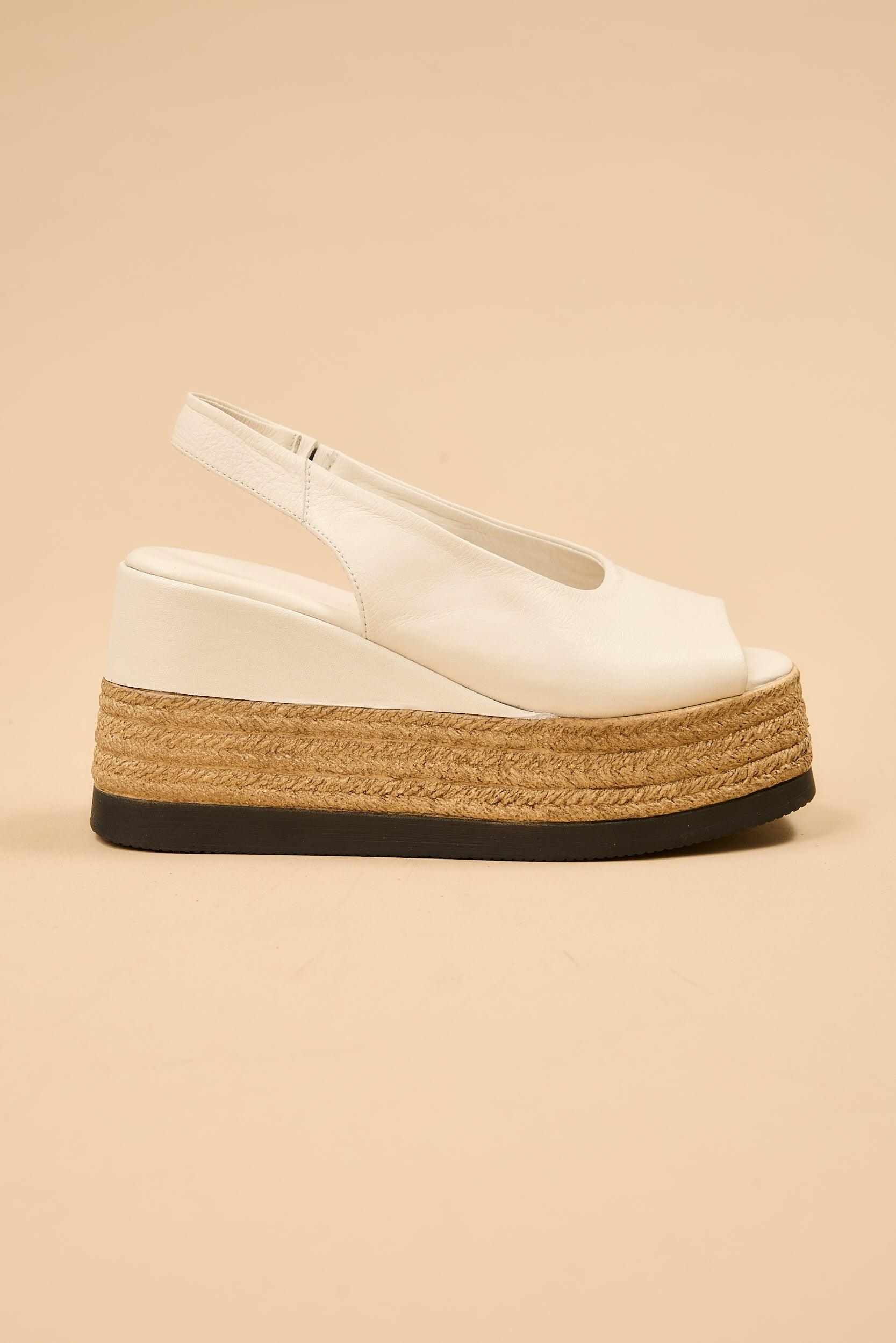 Agnesa White - Image 11