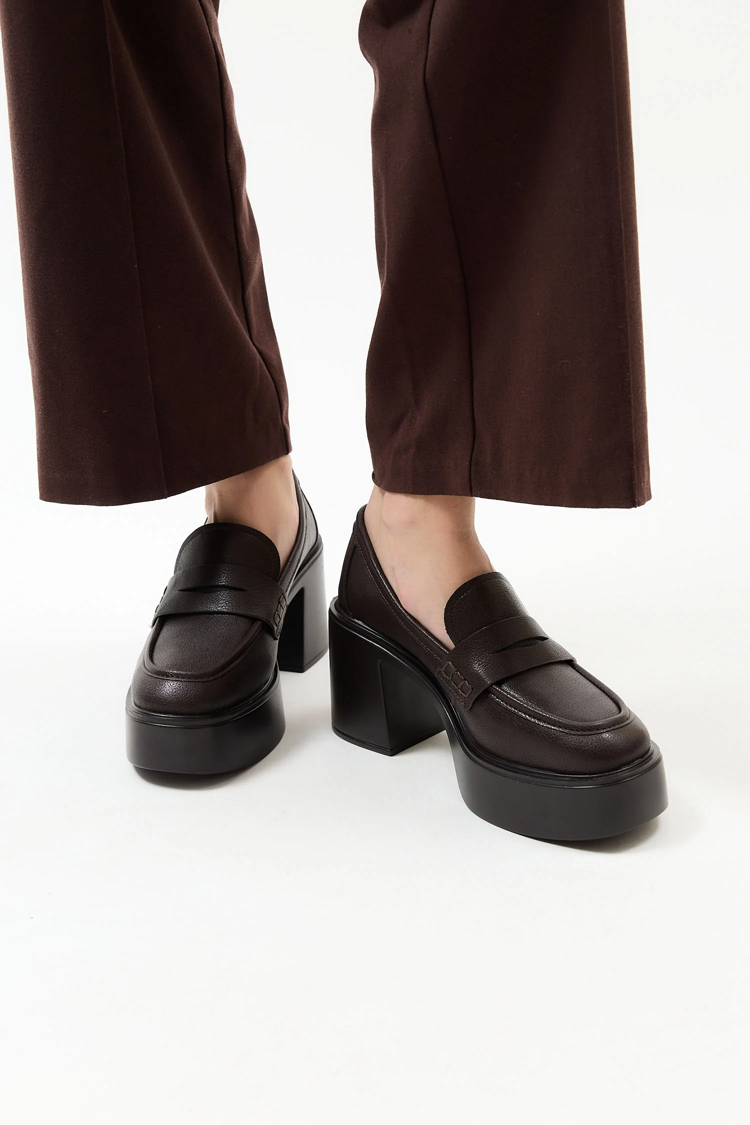 Alama Brown - Image 9