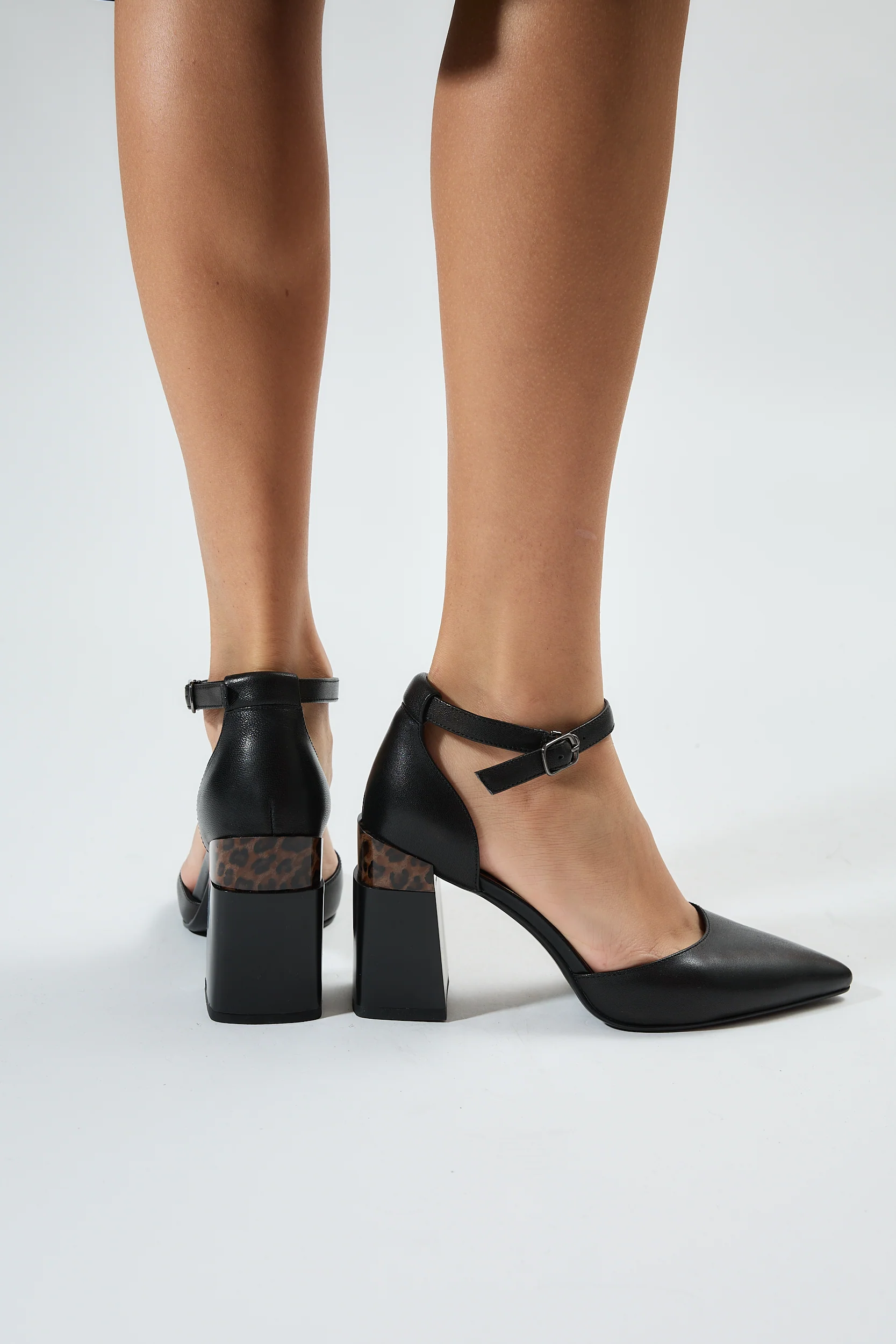 Aleen Black - Image 10