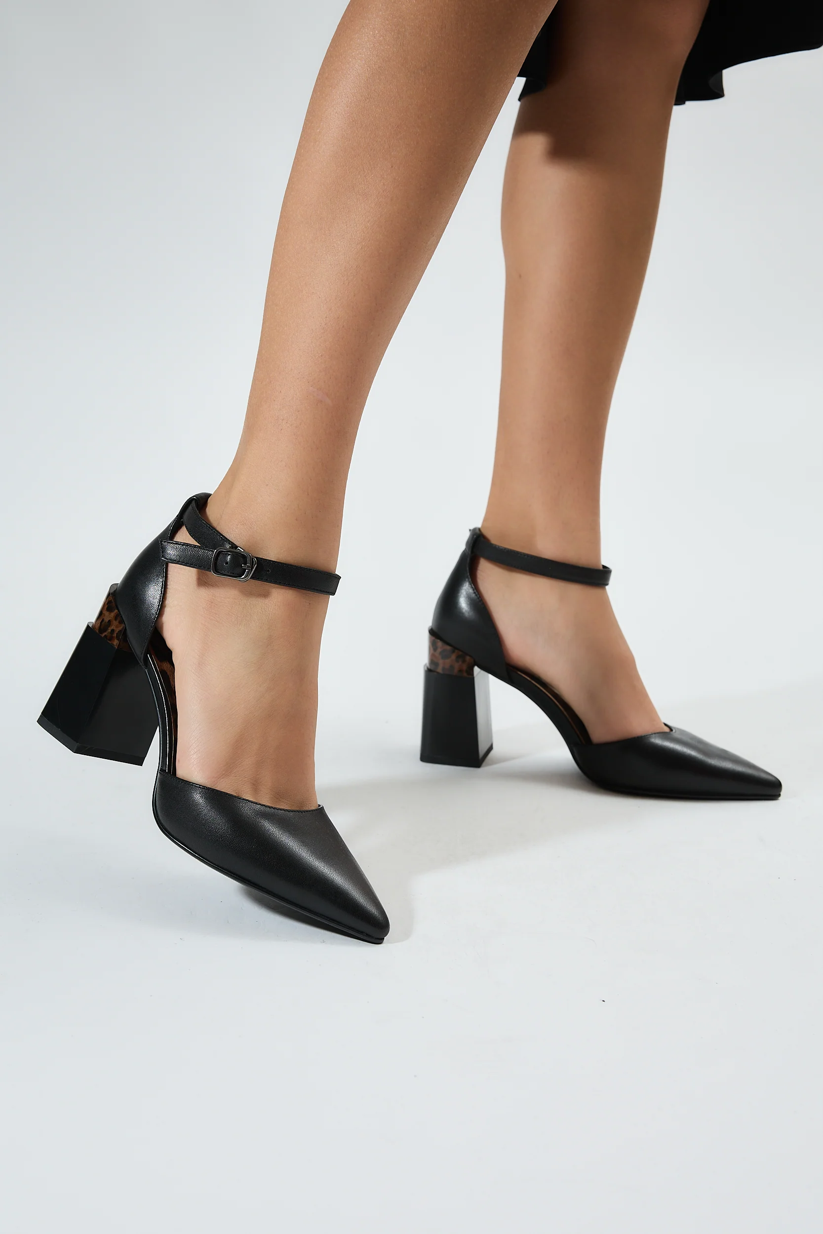 Aleen Black - Image 12