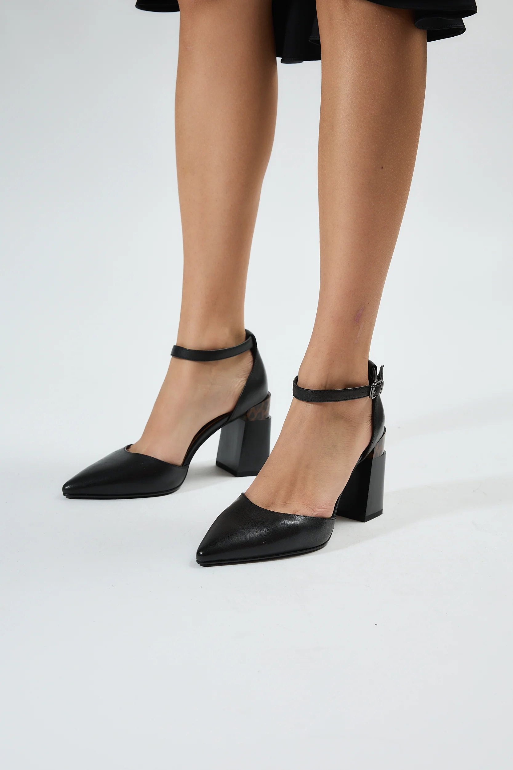 Aleen Black - Image 13