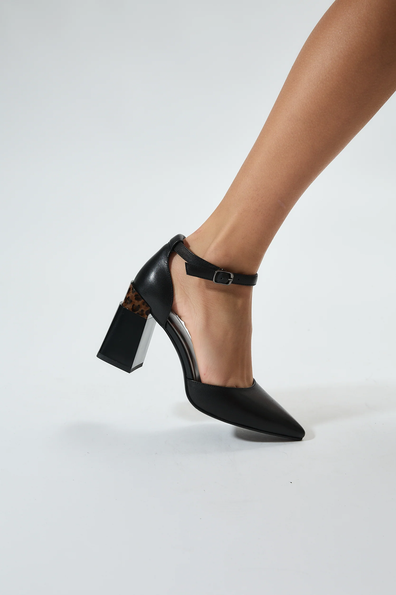Aleen Black - Image 14
