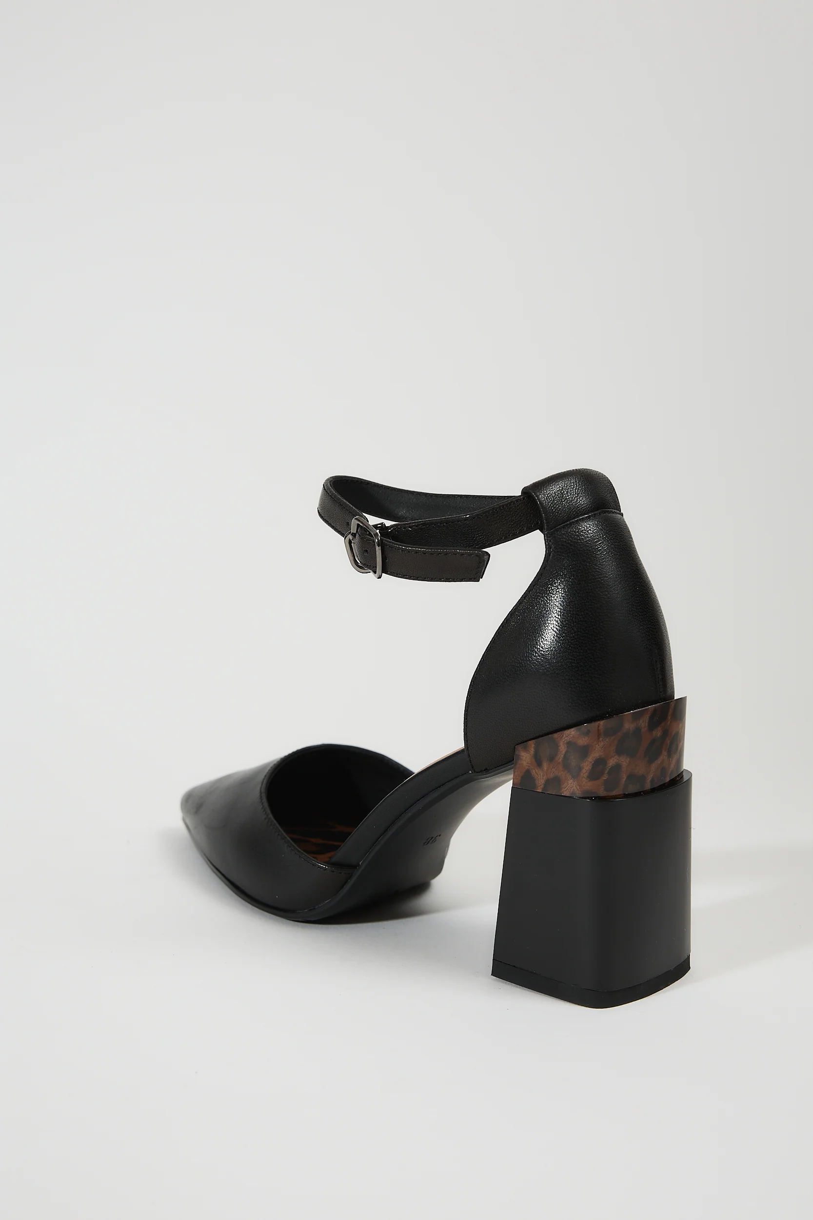 Aleen Black - Image 3