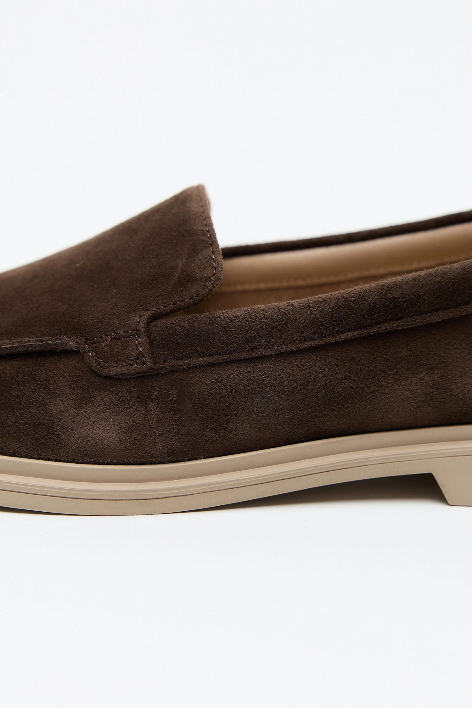 Almari Brown - Image 5