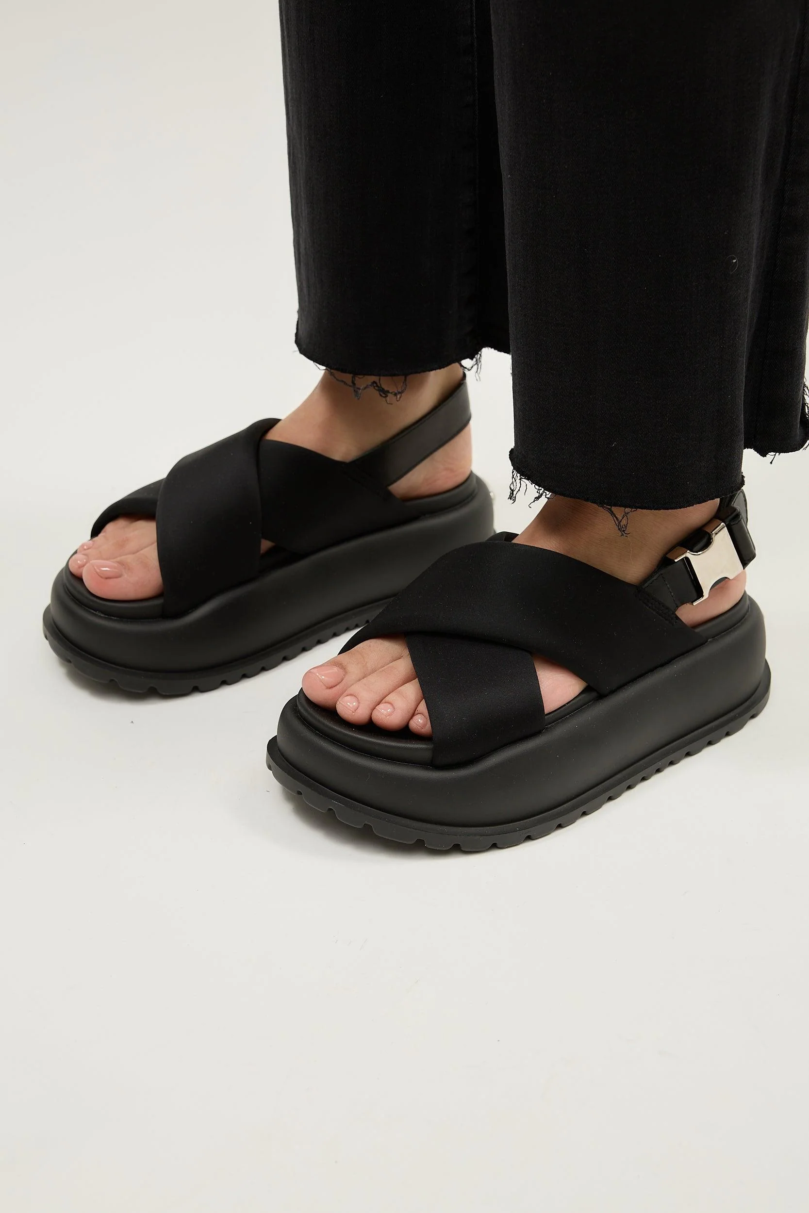Alonso Black - Image 5
