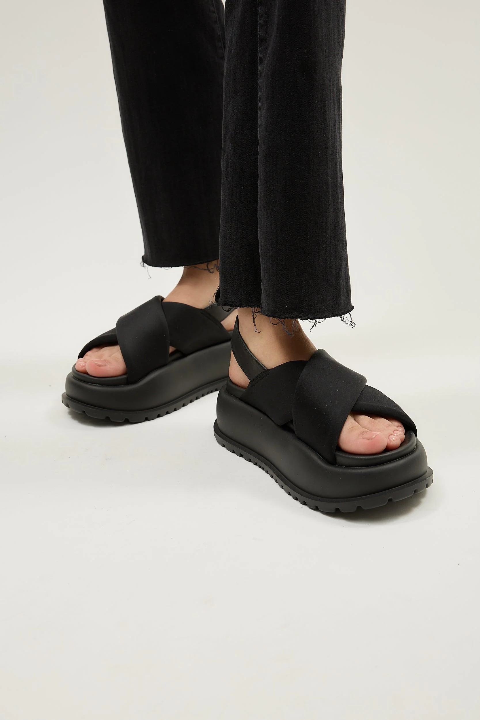 Alonso Black - Image 6