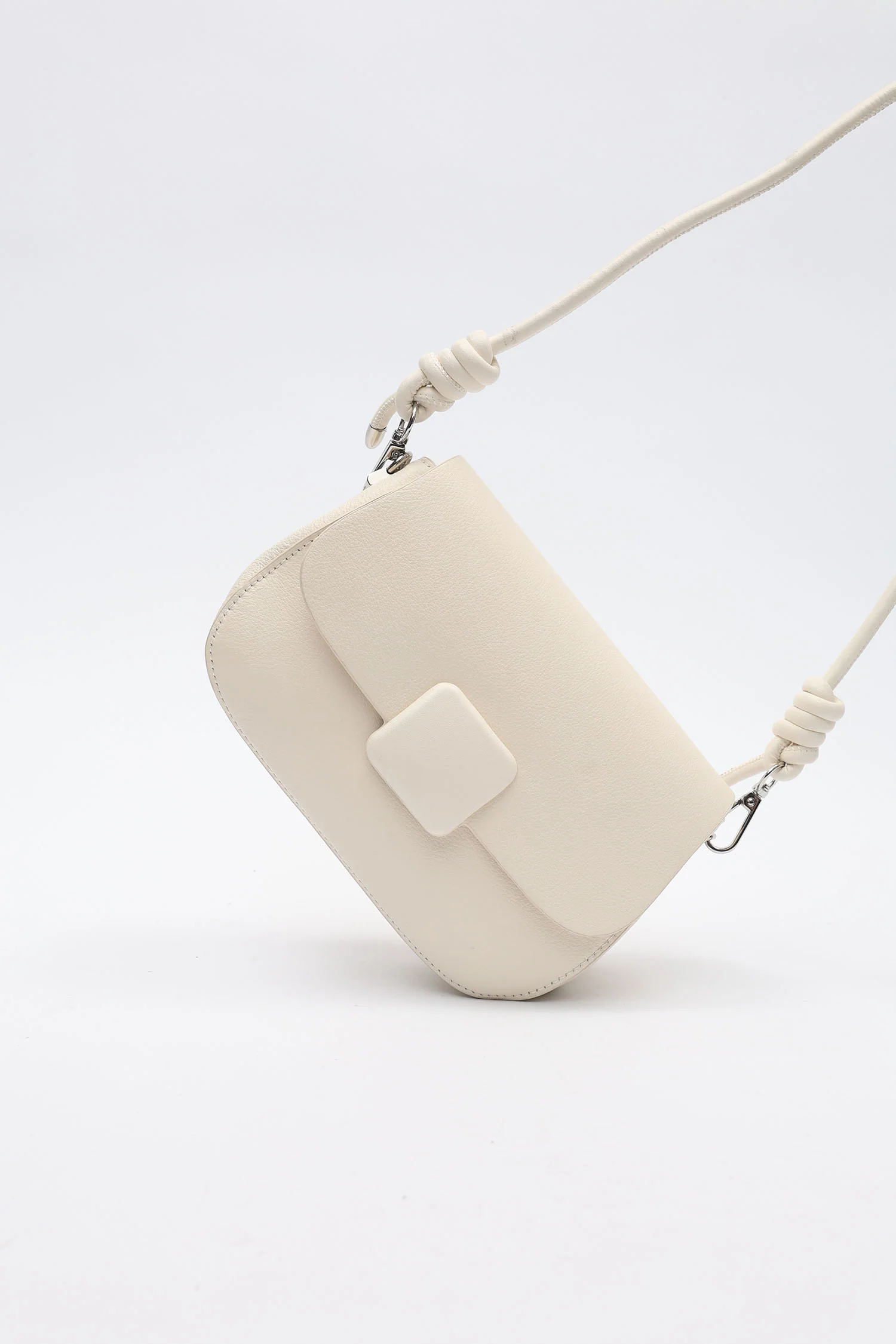 Amilie Milk - Image 5