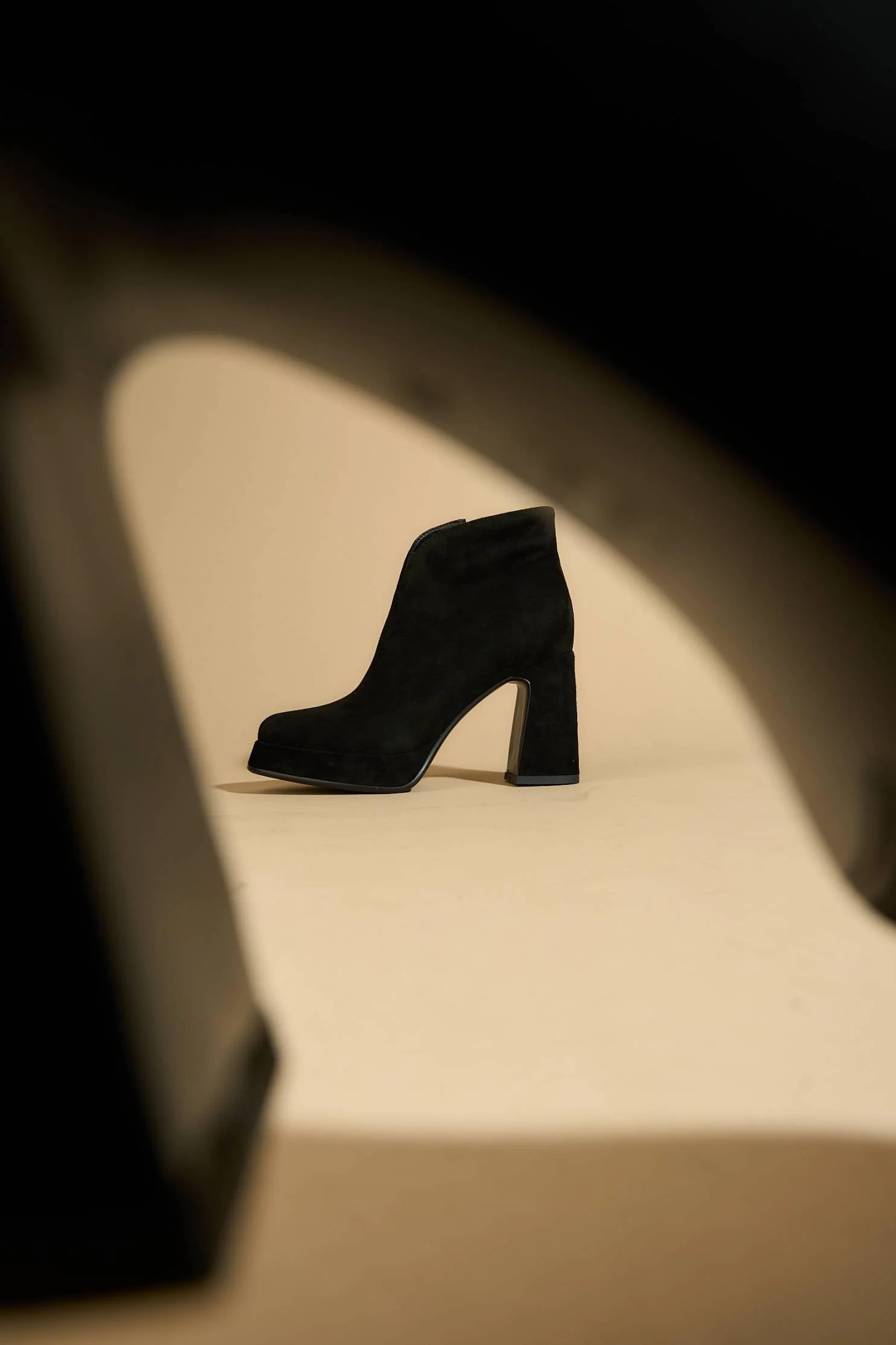 Ananke Suede - Image 3
