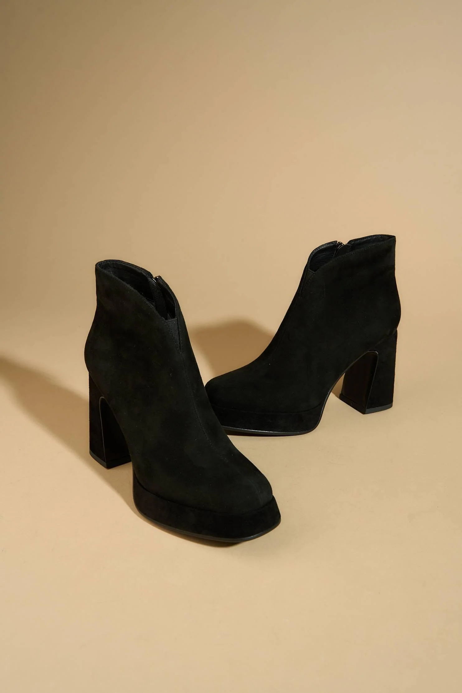Ananke Suede - Image 6