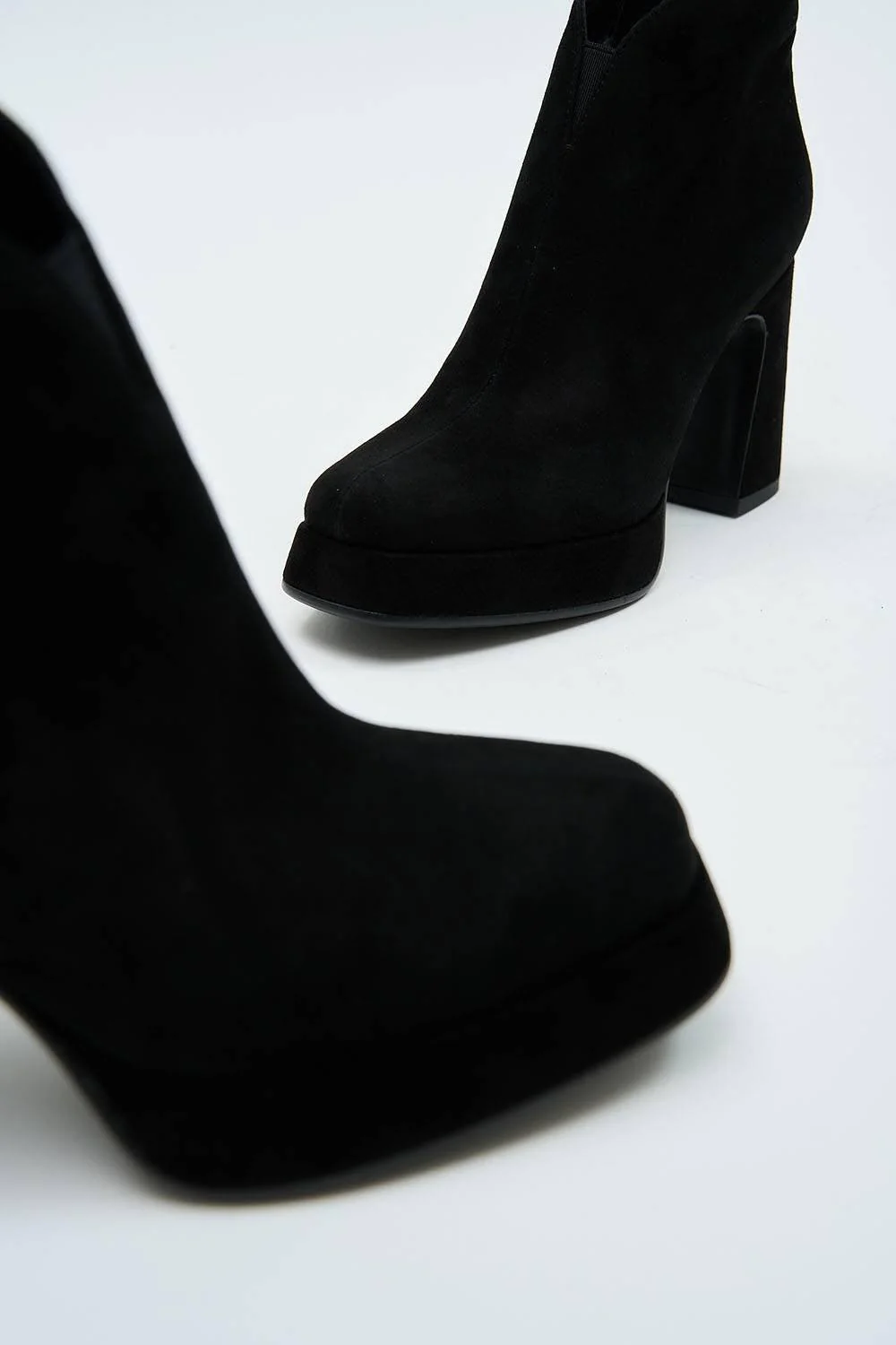 Ananke Suede - Image 7