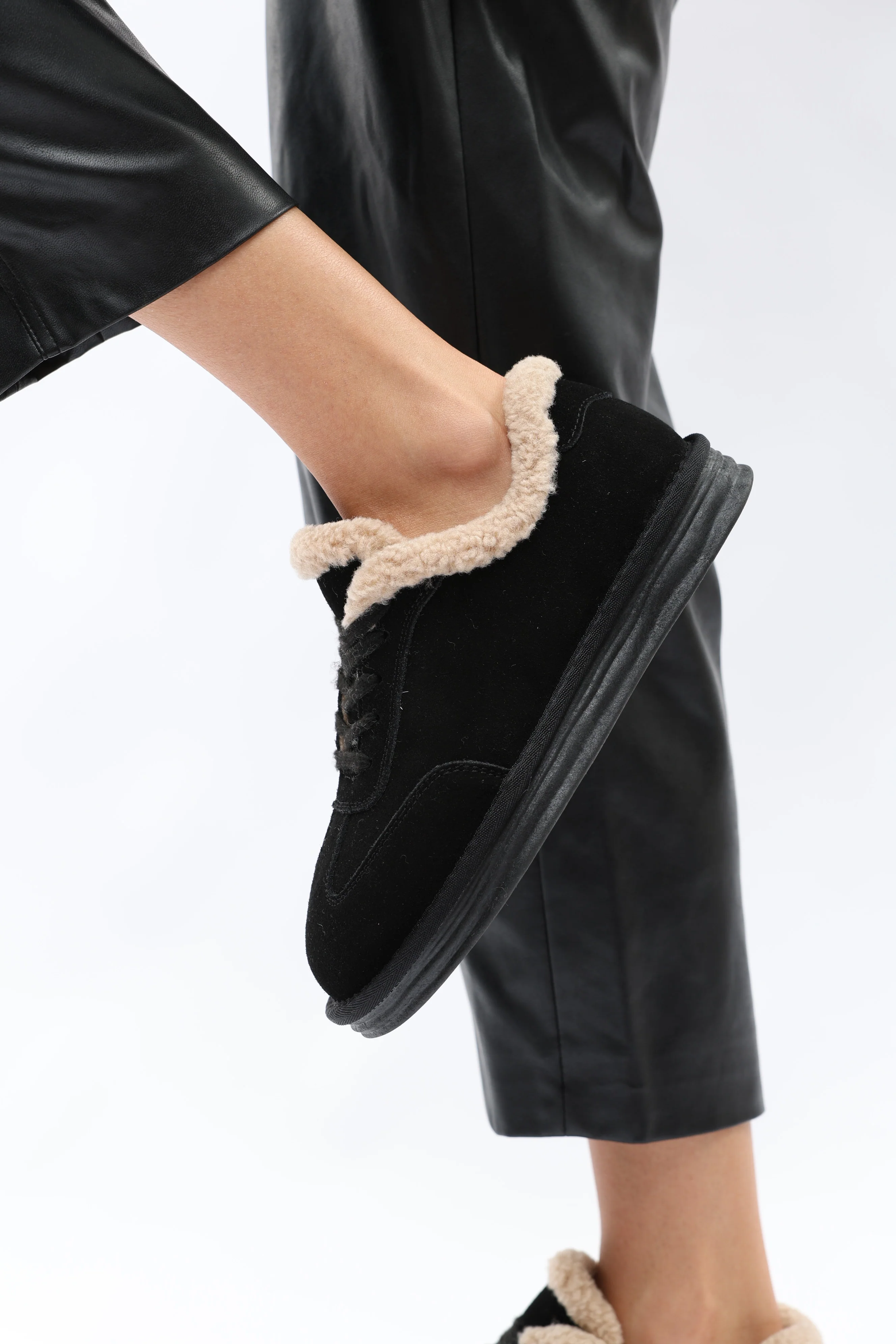 Annis Black - Image 3