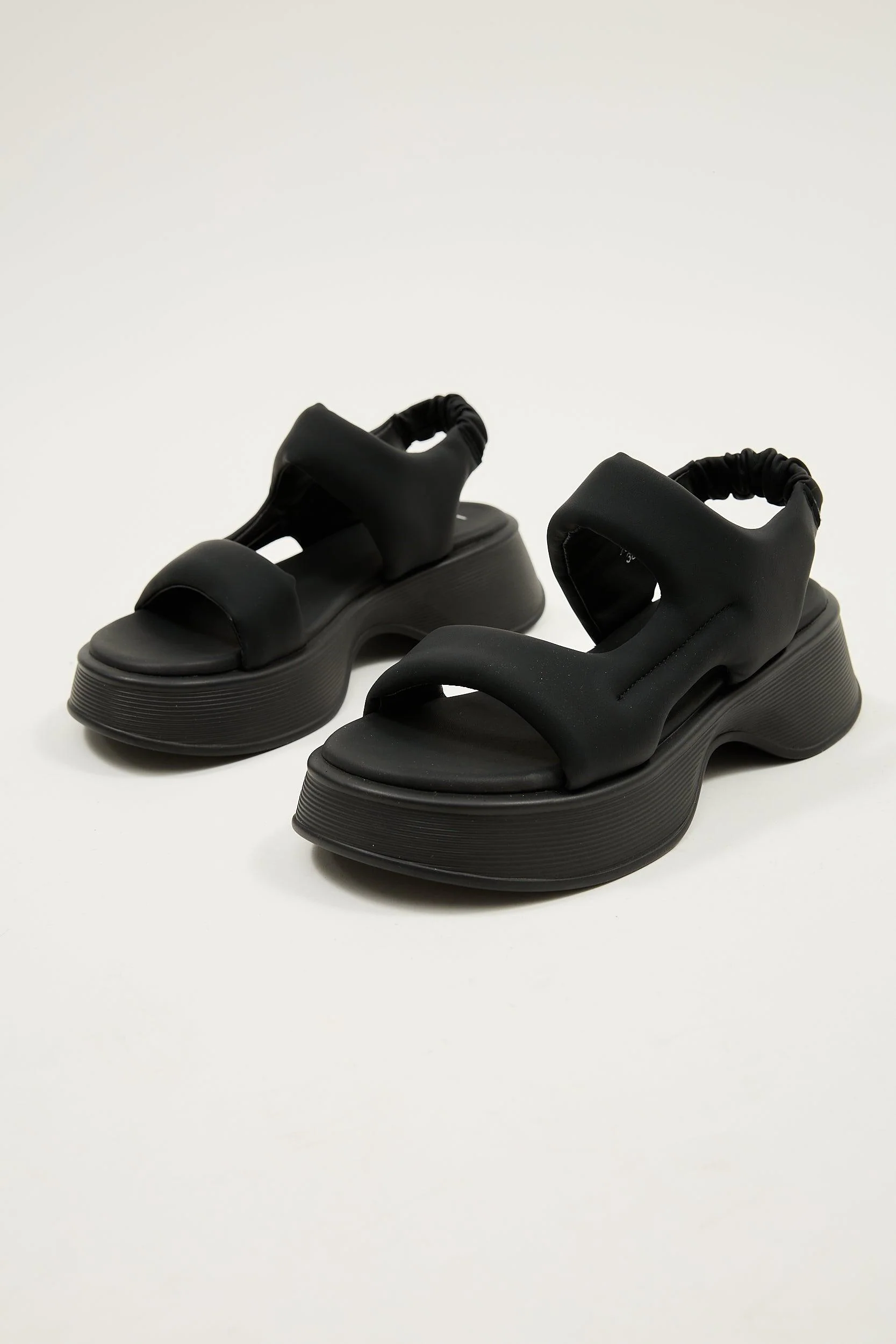 Antonia - Image 11
