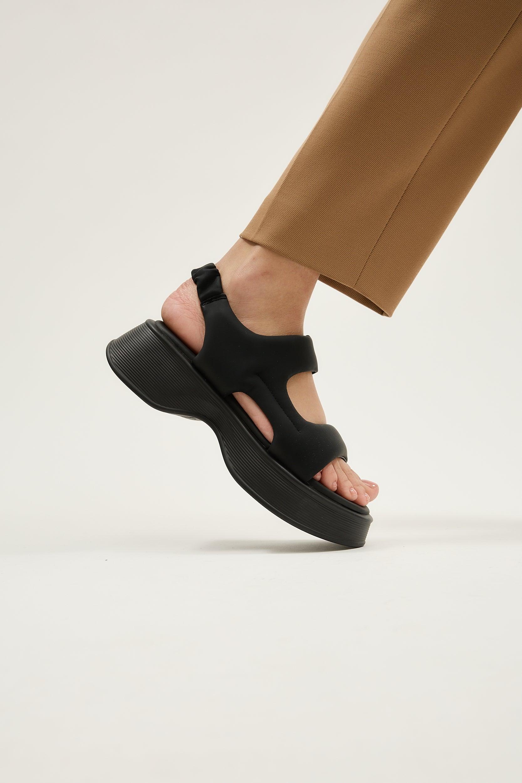 Antonia - Image 6