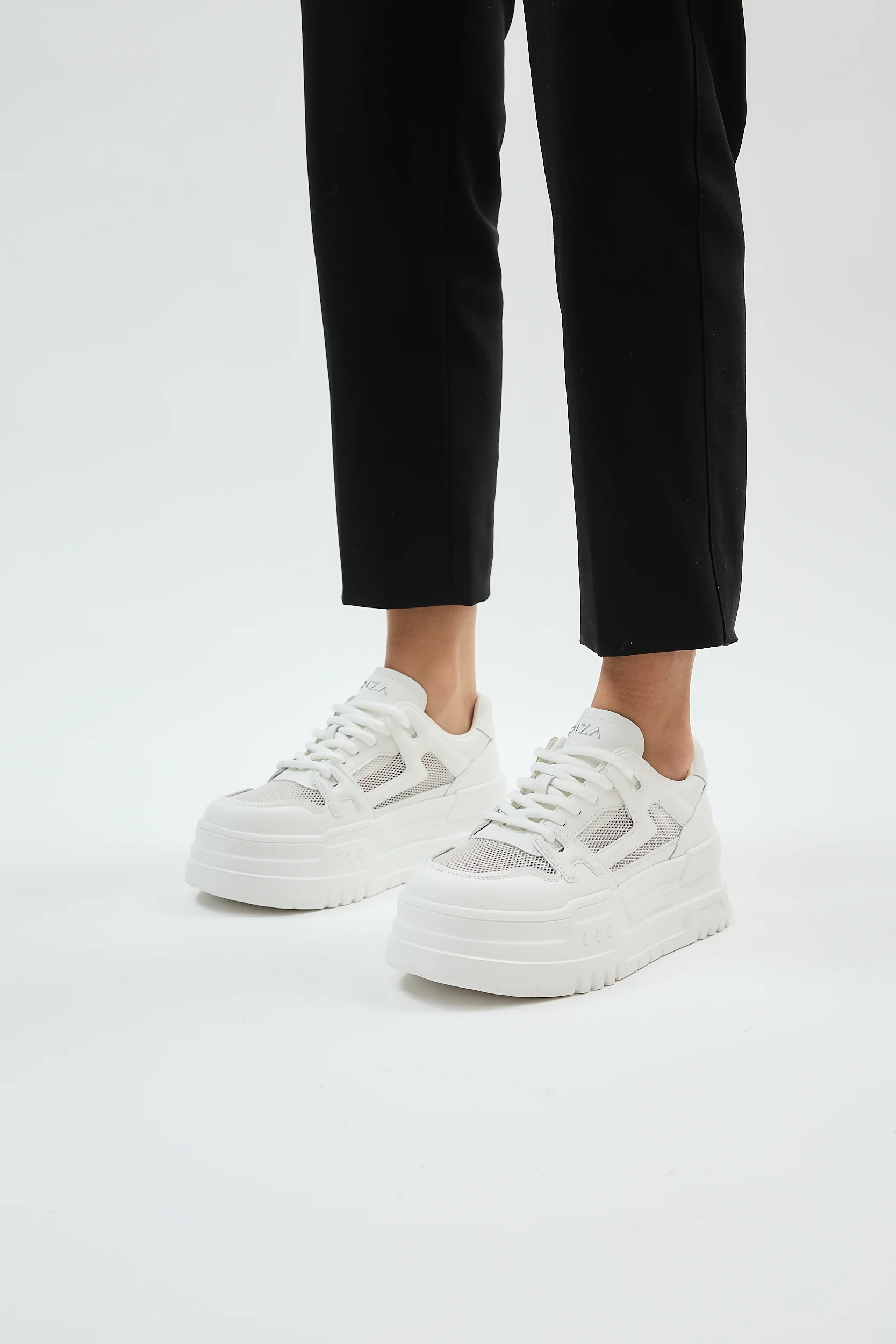 Areta White - Image 11