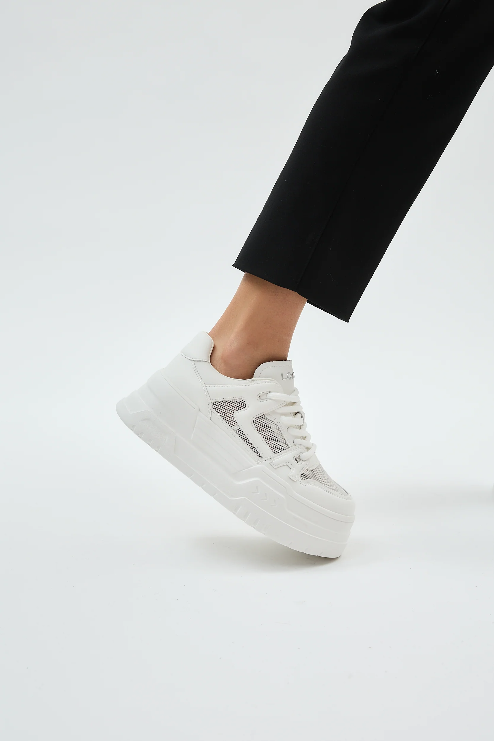 Areta White - Image 13