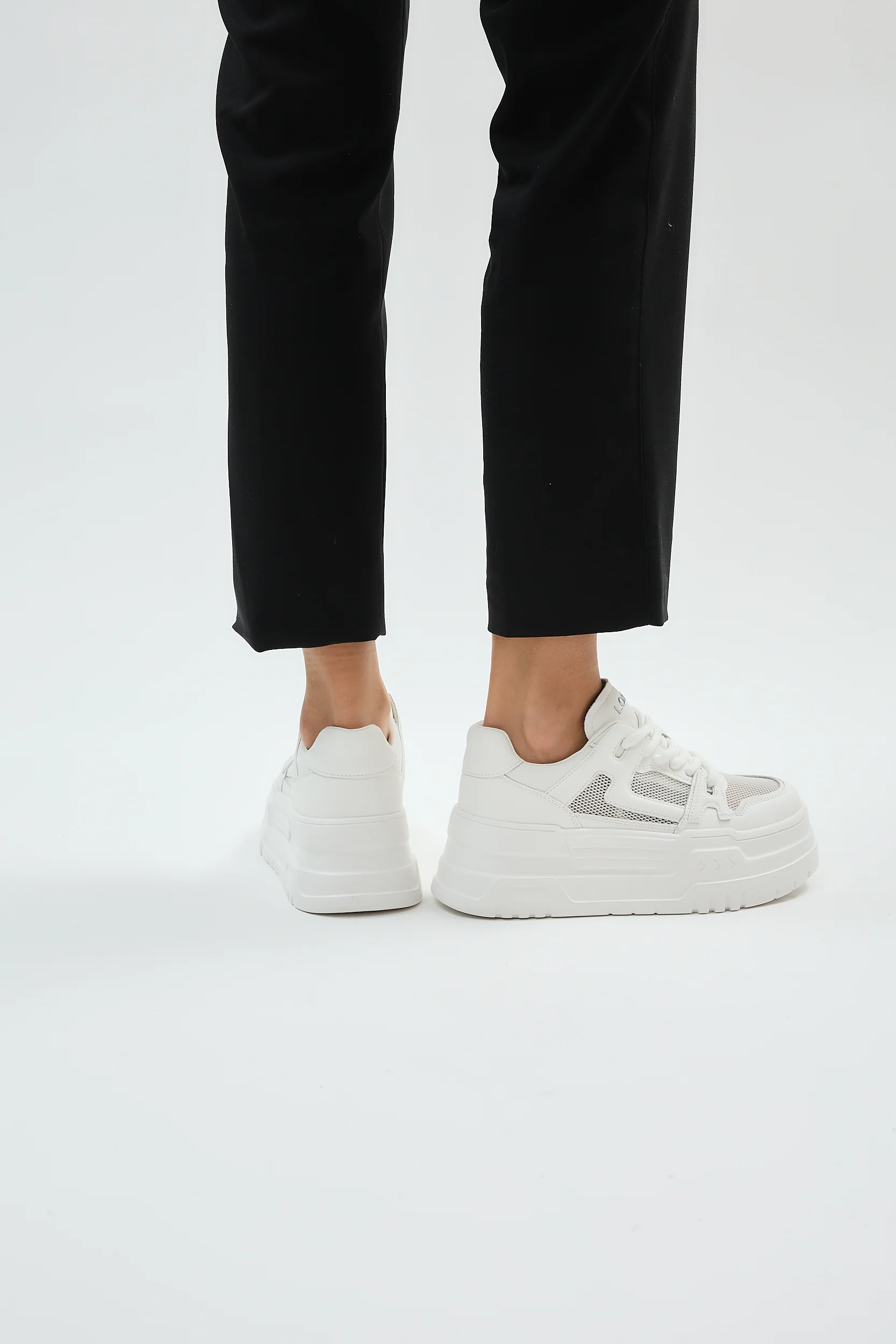 Areta White - Image 14
