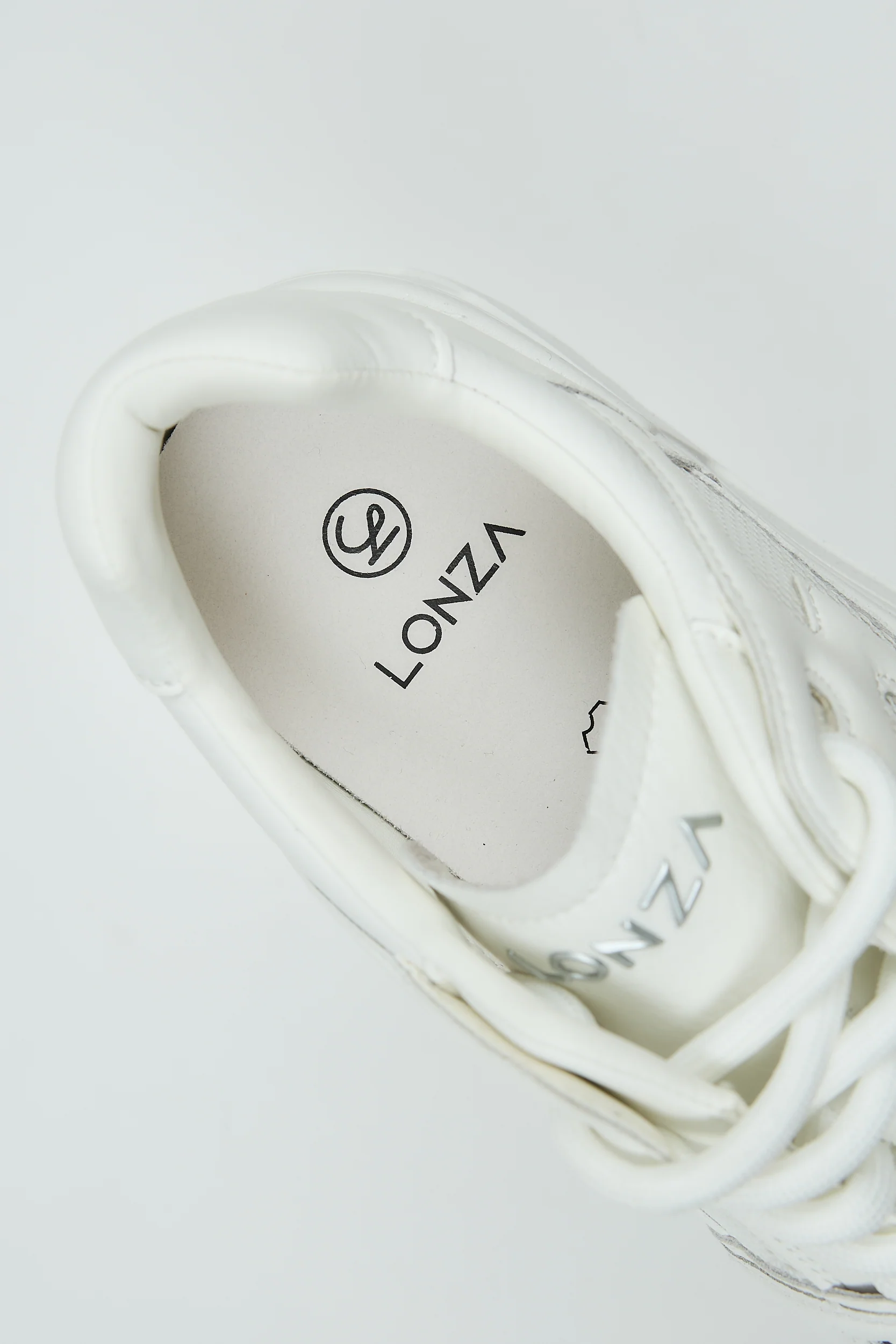 Areta White - Image 9