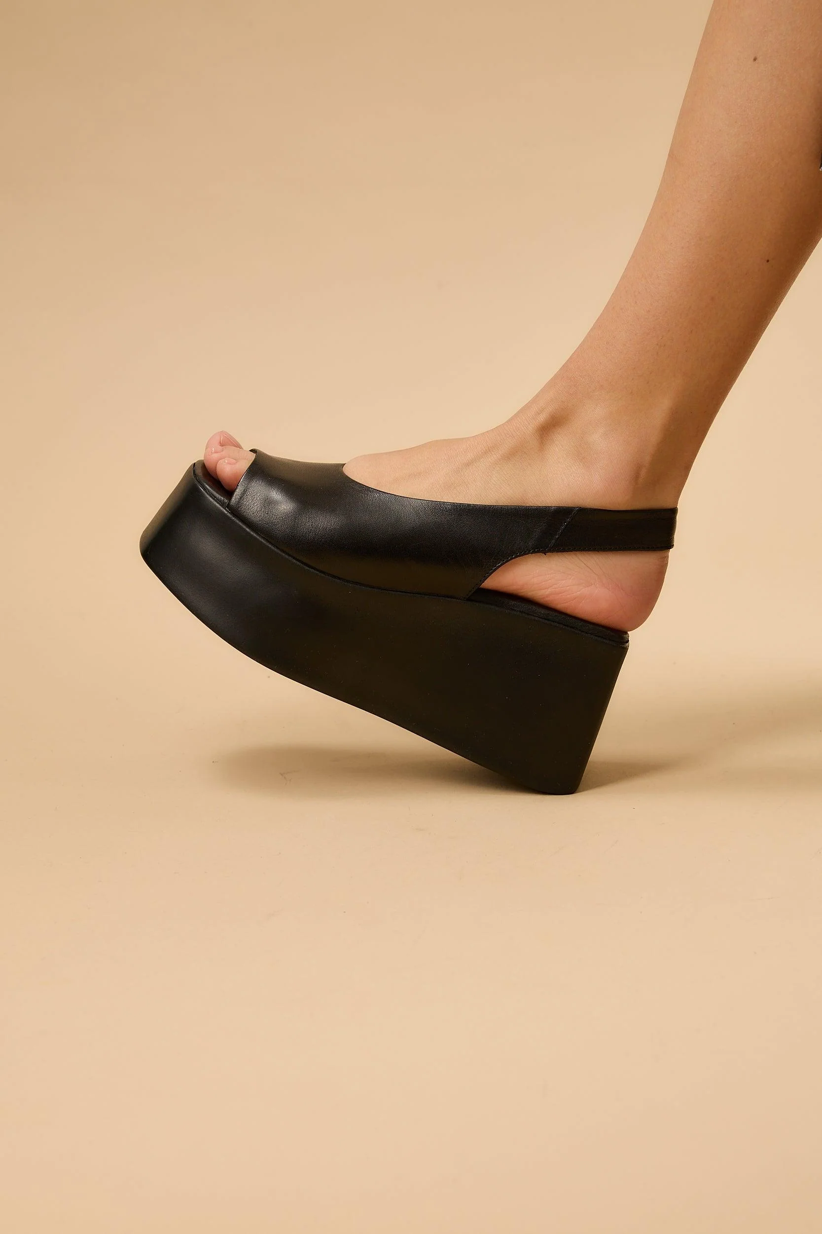 Ariadne Black - Image 4