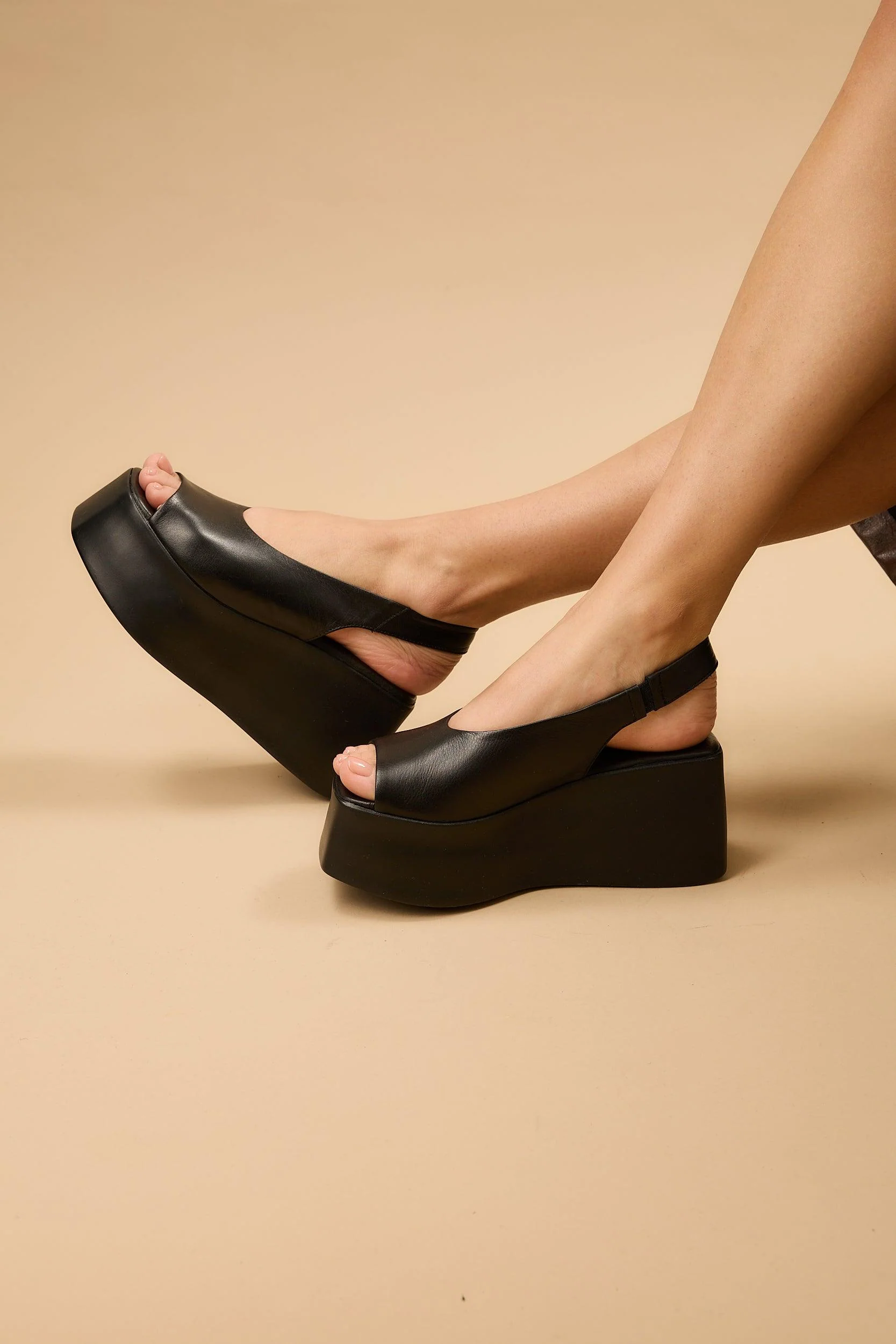 Ariadne Black - Image 5
