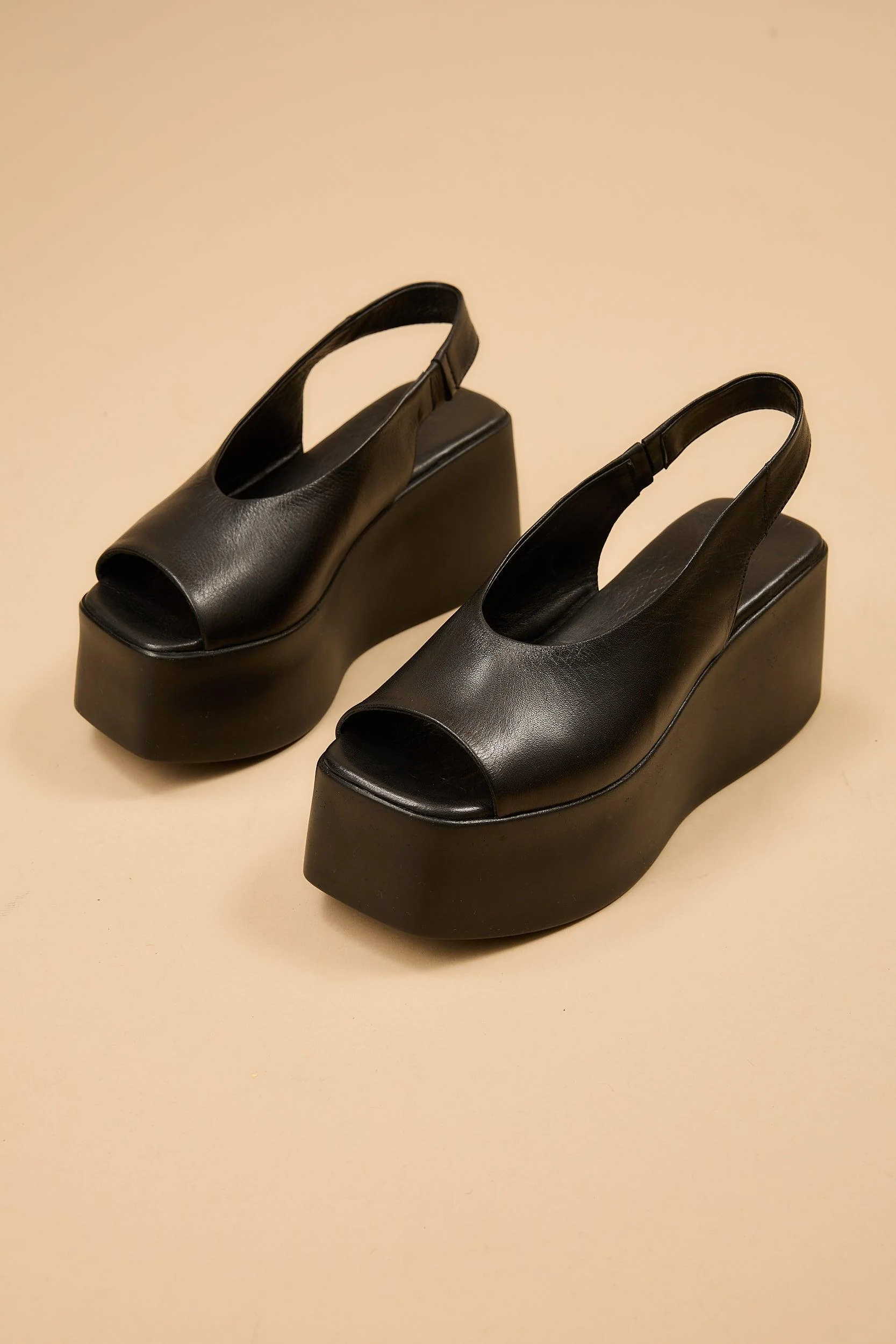 Ariadne Black - Image 6