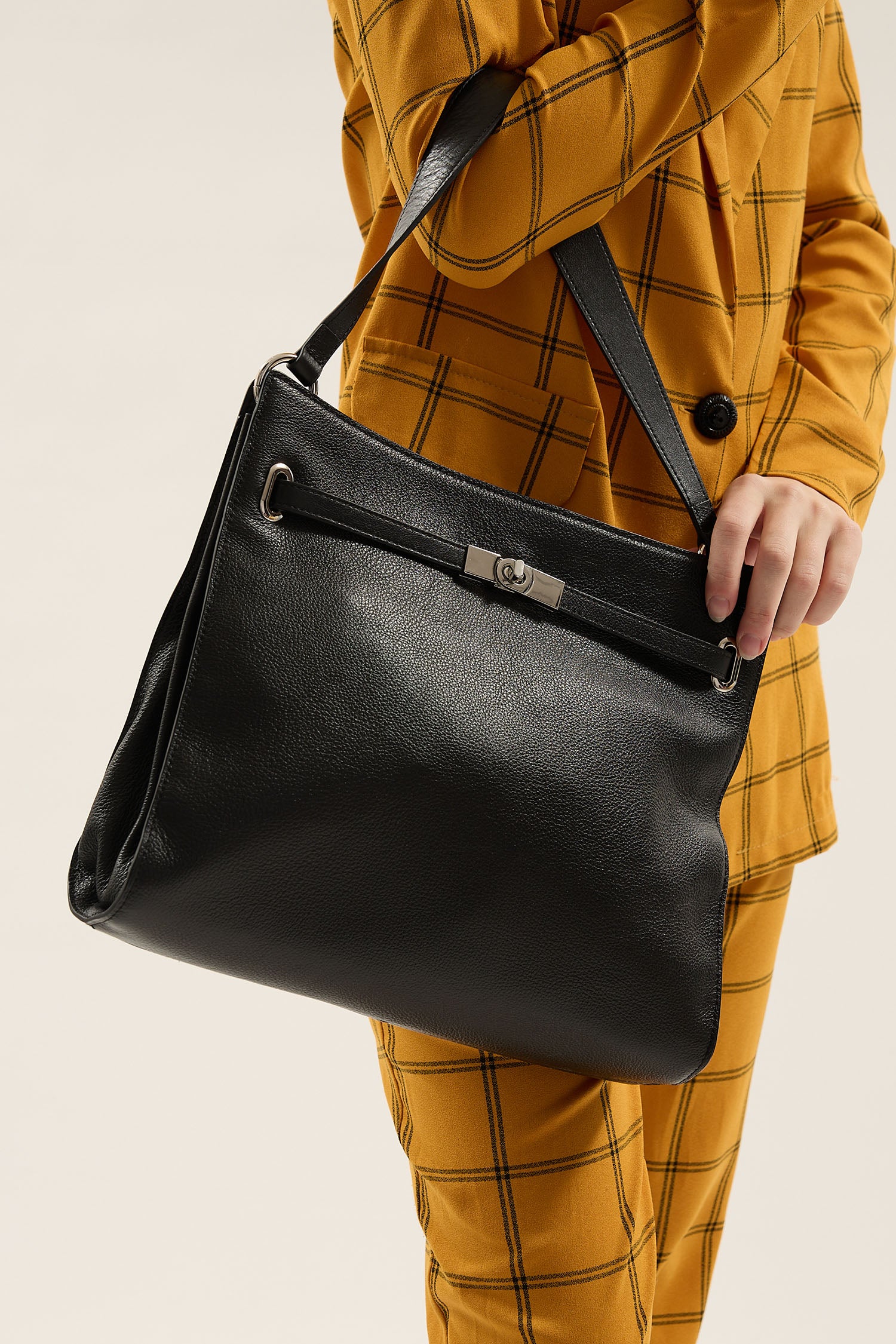 Asphalie Black - Image 3