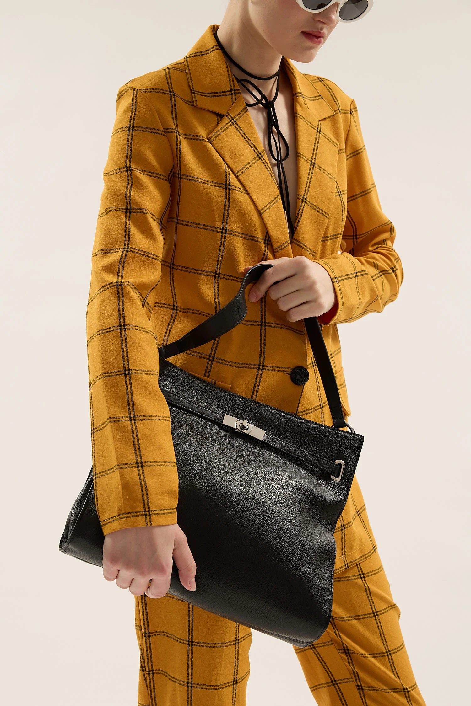 Asphalie Black - Image 6
