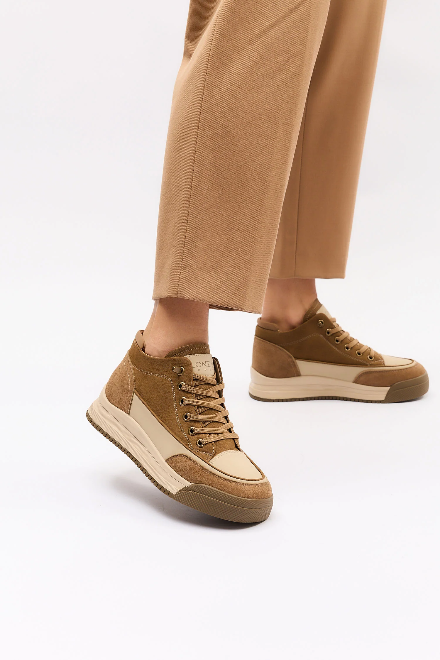 Bris Brown - Image 2