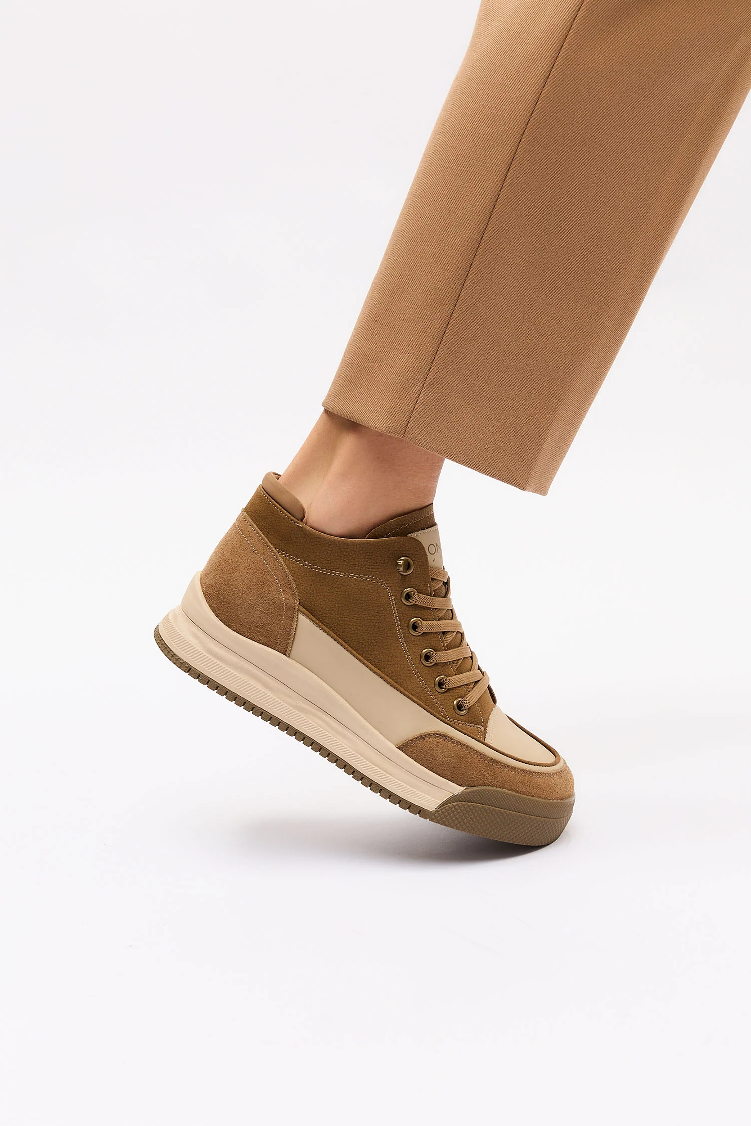 Bris Brown - Image 3