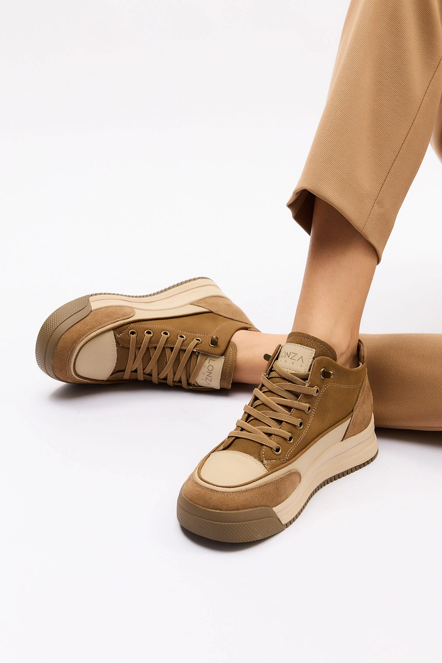 Bris Brown - Image 4