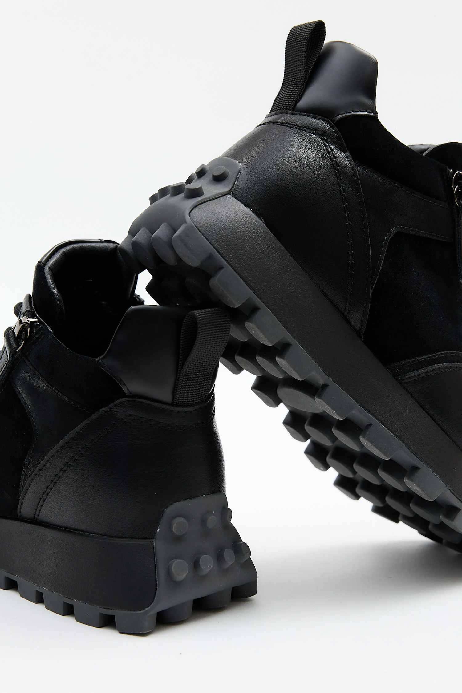 Brumelle Black - Image 6