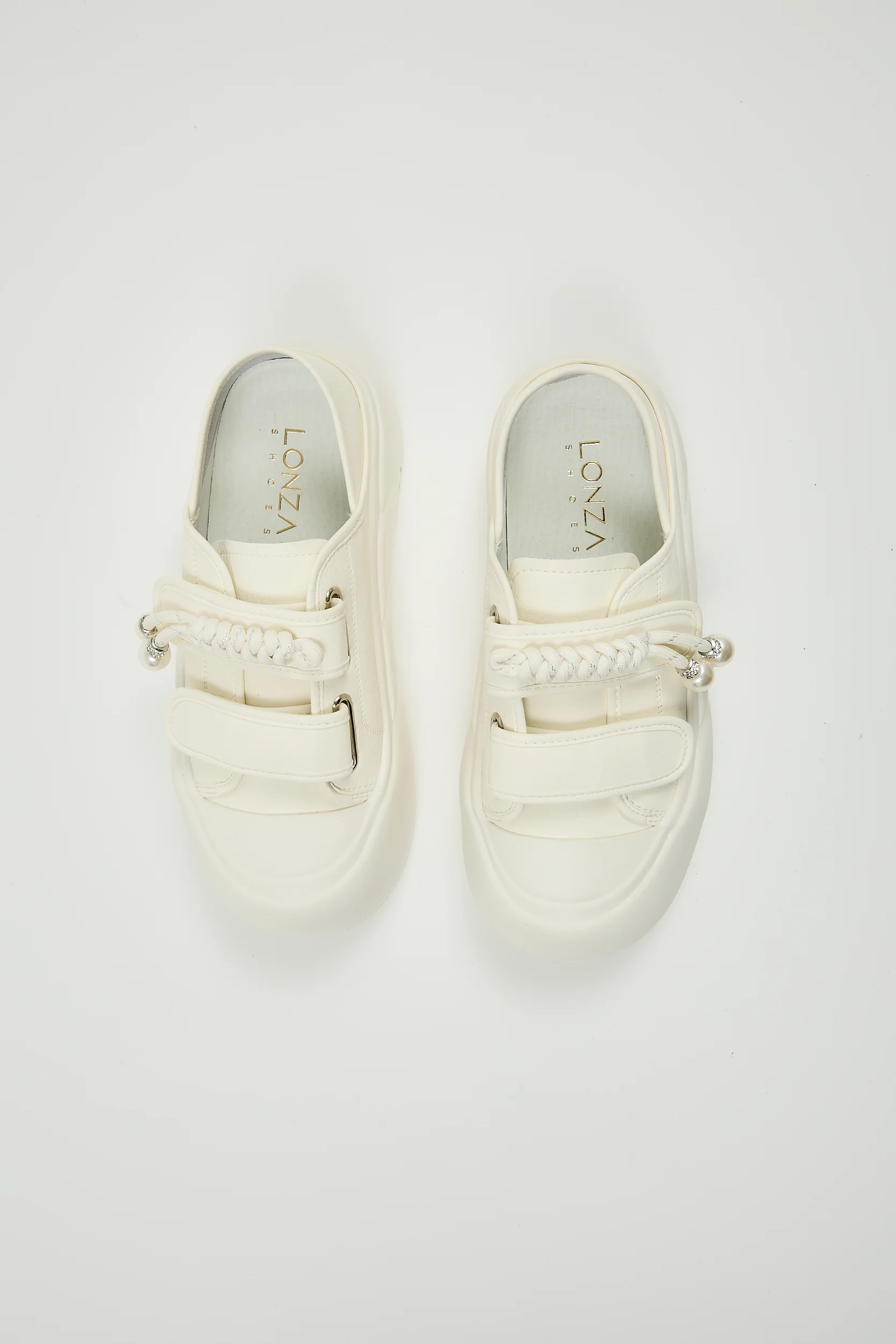 Callidora White - Image 11