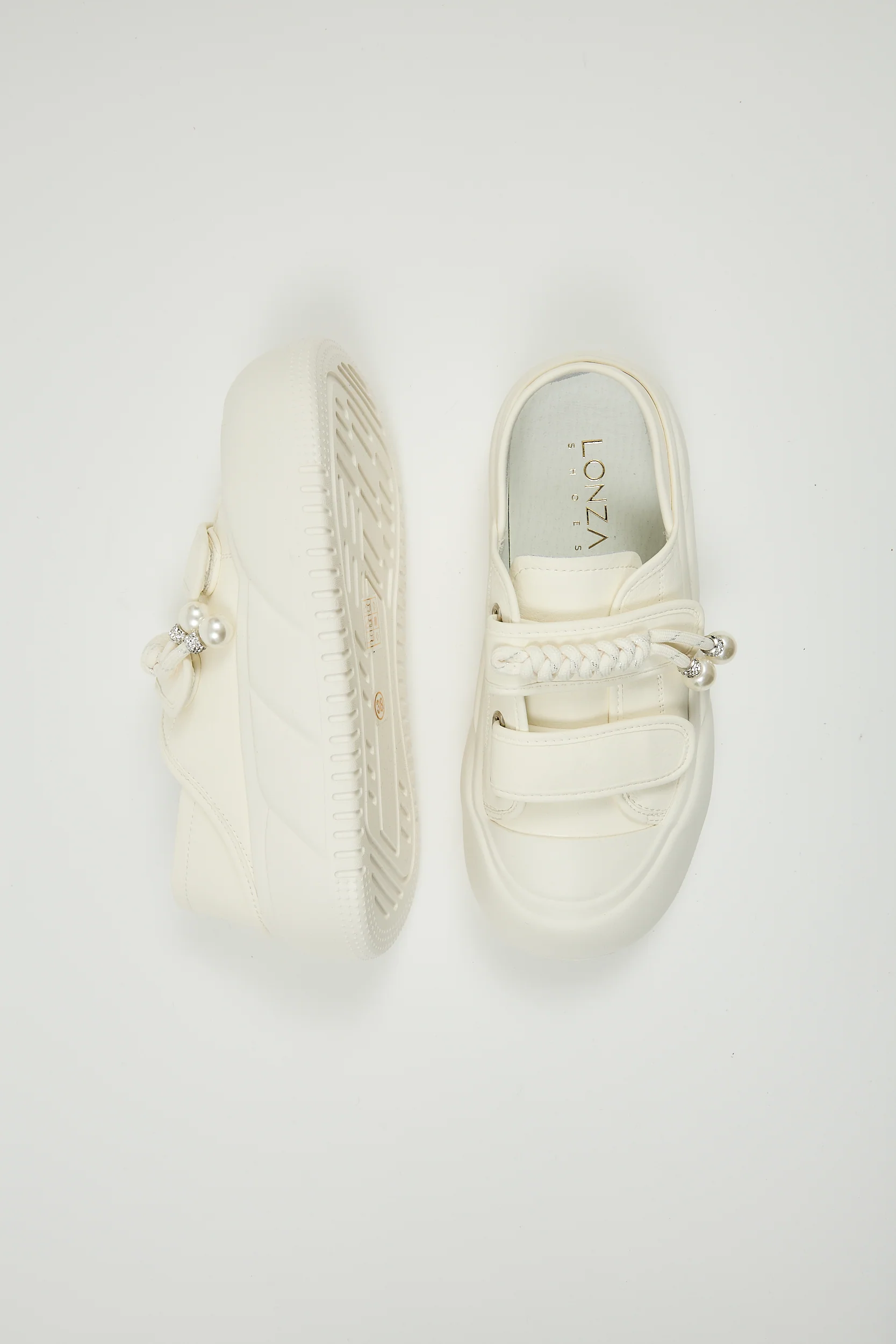 Callidora White - Image 12