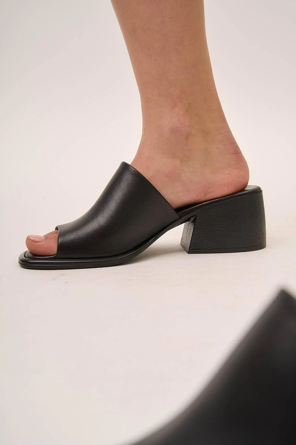 Camel Block Black - Image 4