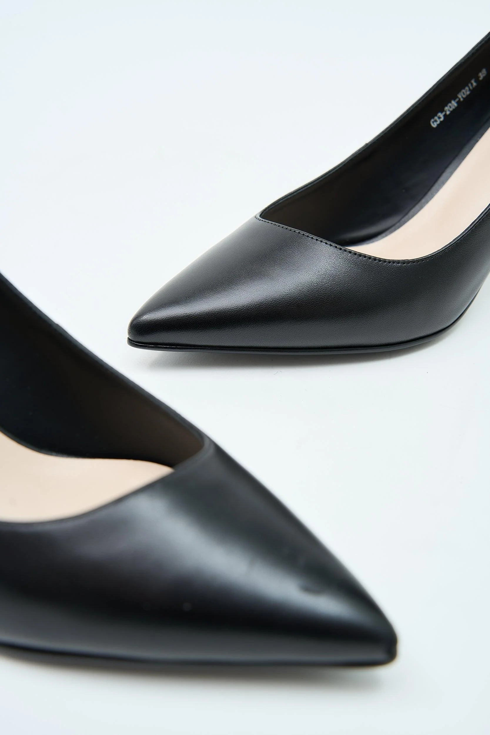 Caroline Black - Image 7