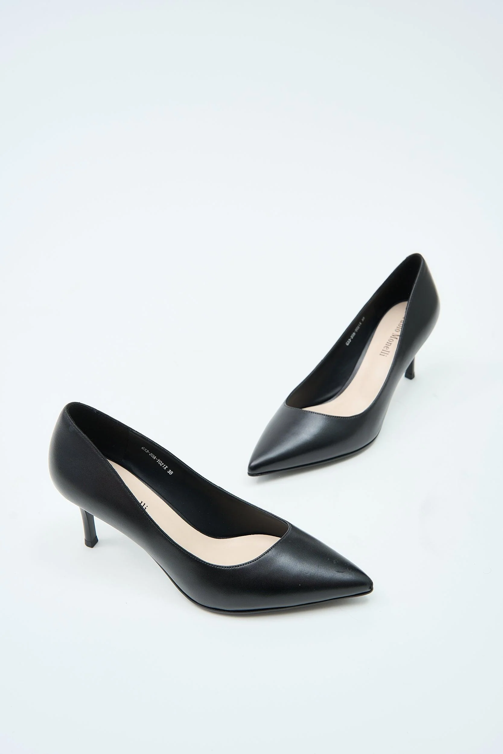 Caroline Black - Image 9