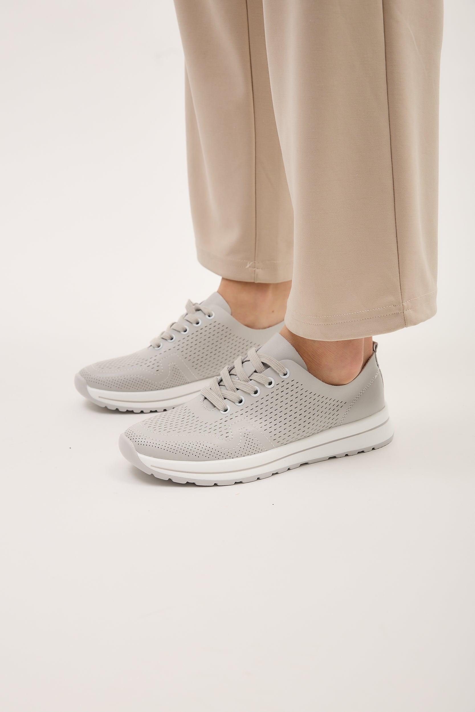 Cassia Grey - Image 4