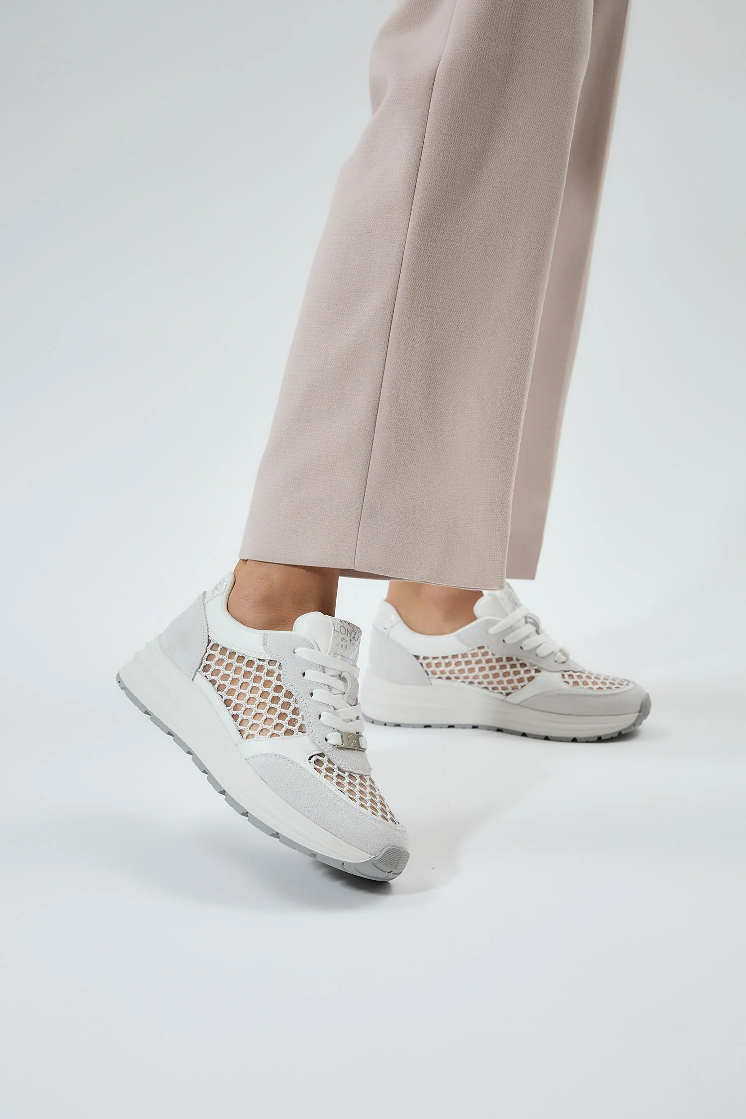 Chelsea White - Image 6