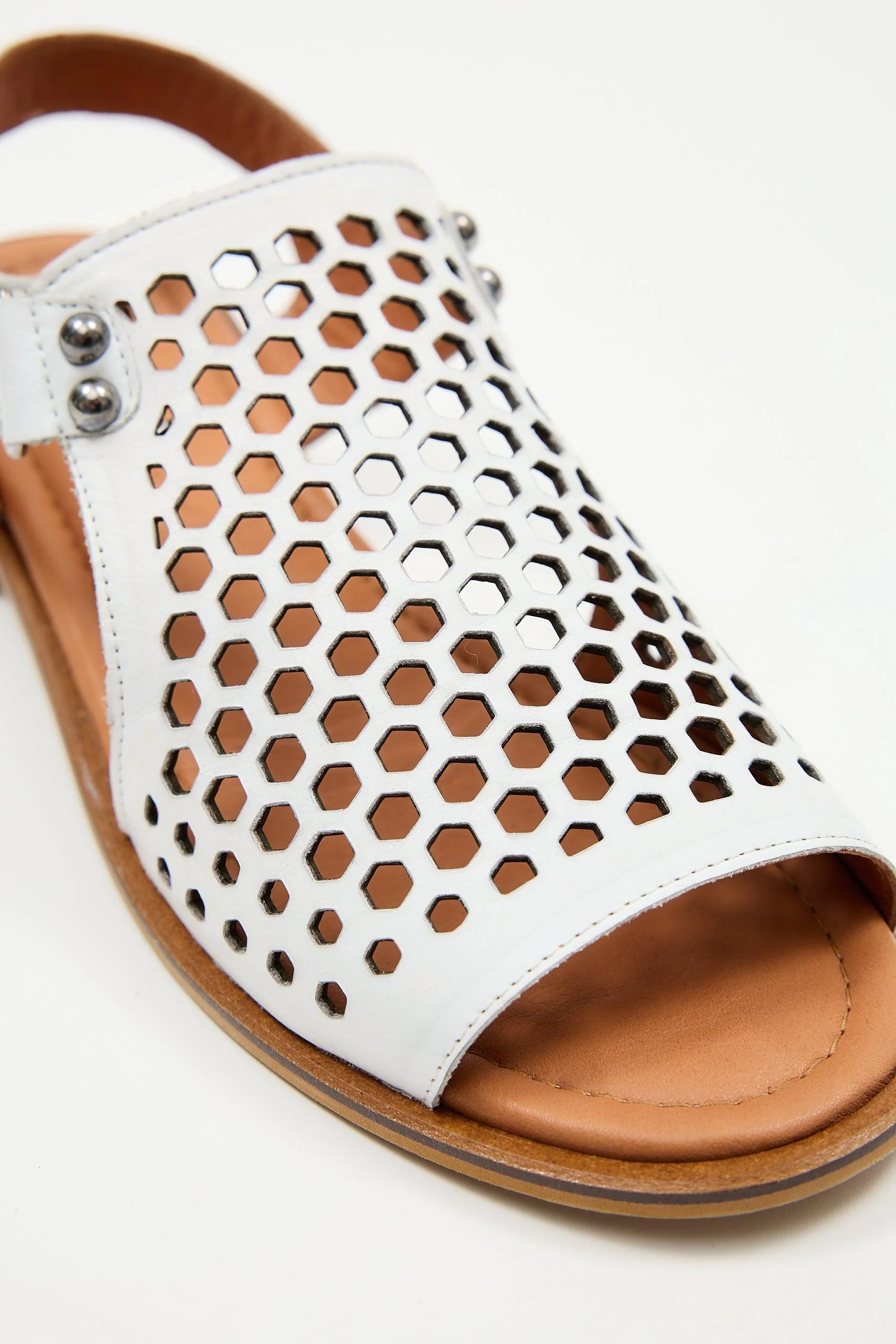 Comfelle White - Image 7