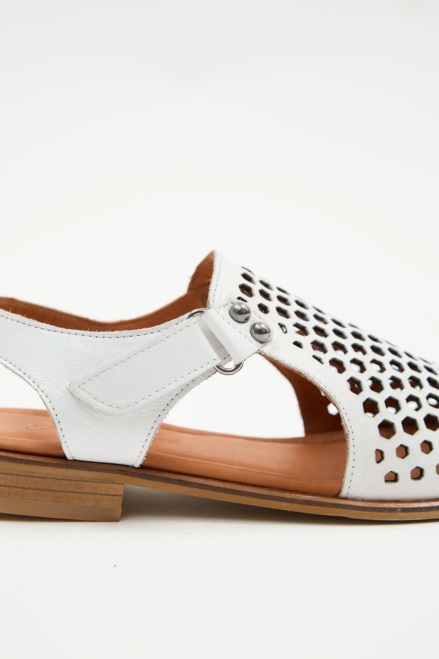 Comfelle White - Image 8