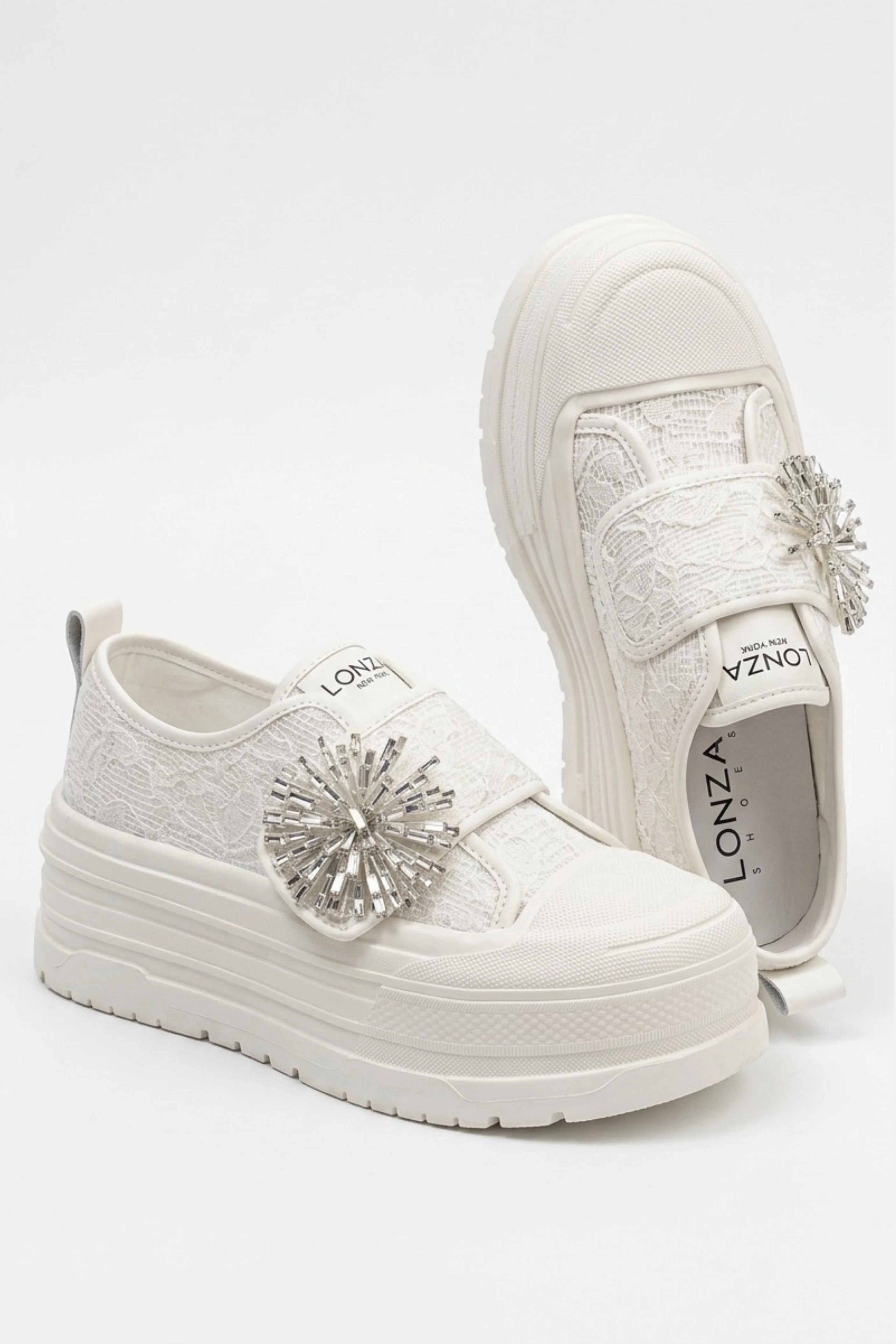 Curla White - Image 2