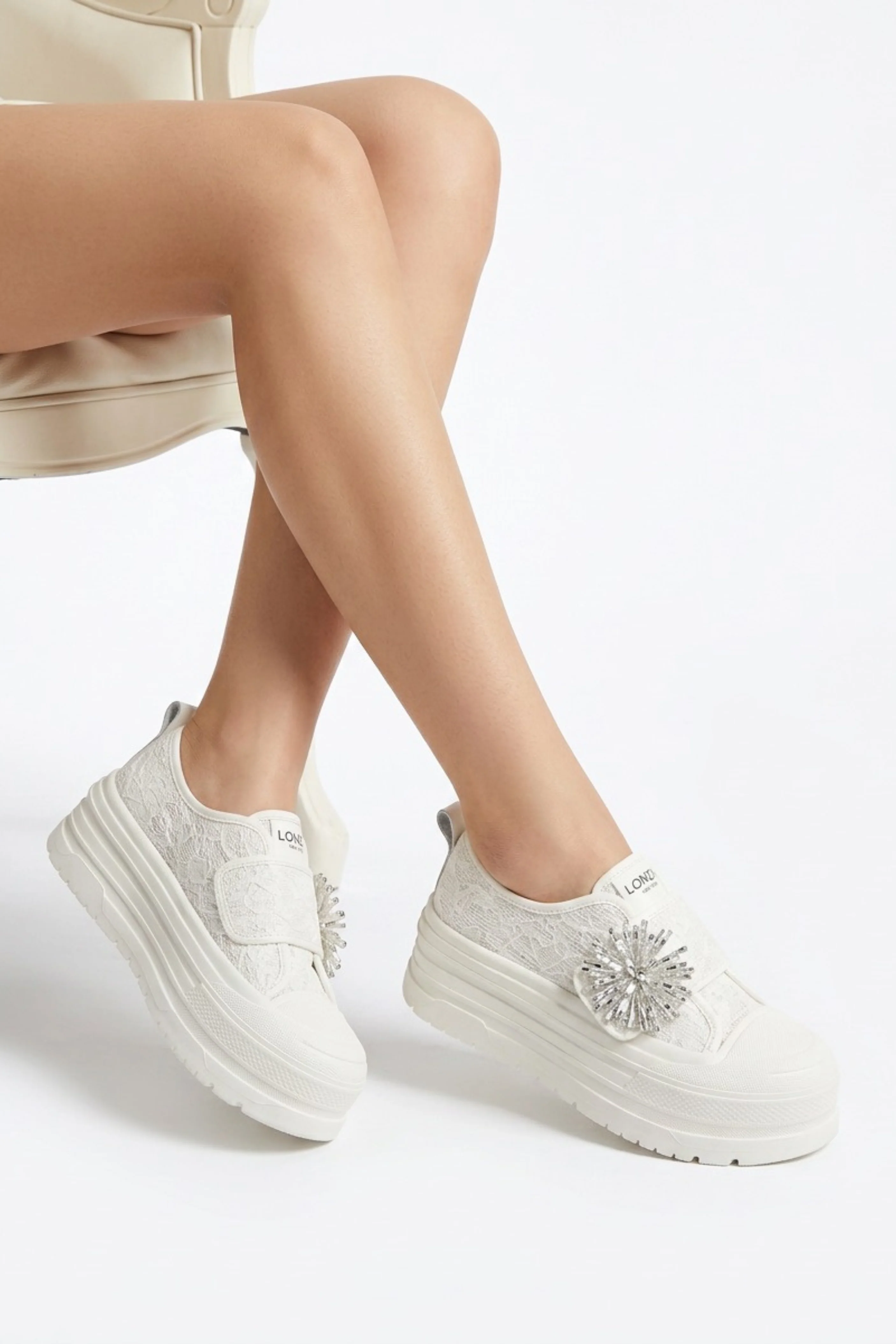 Curla White - Image 3