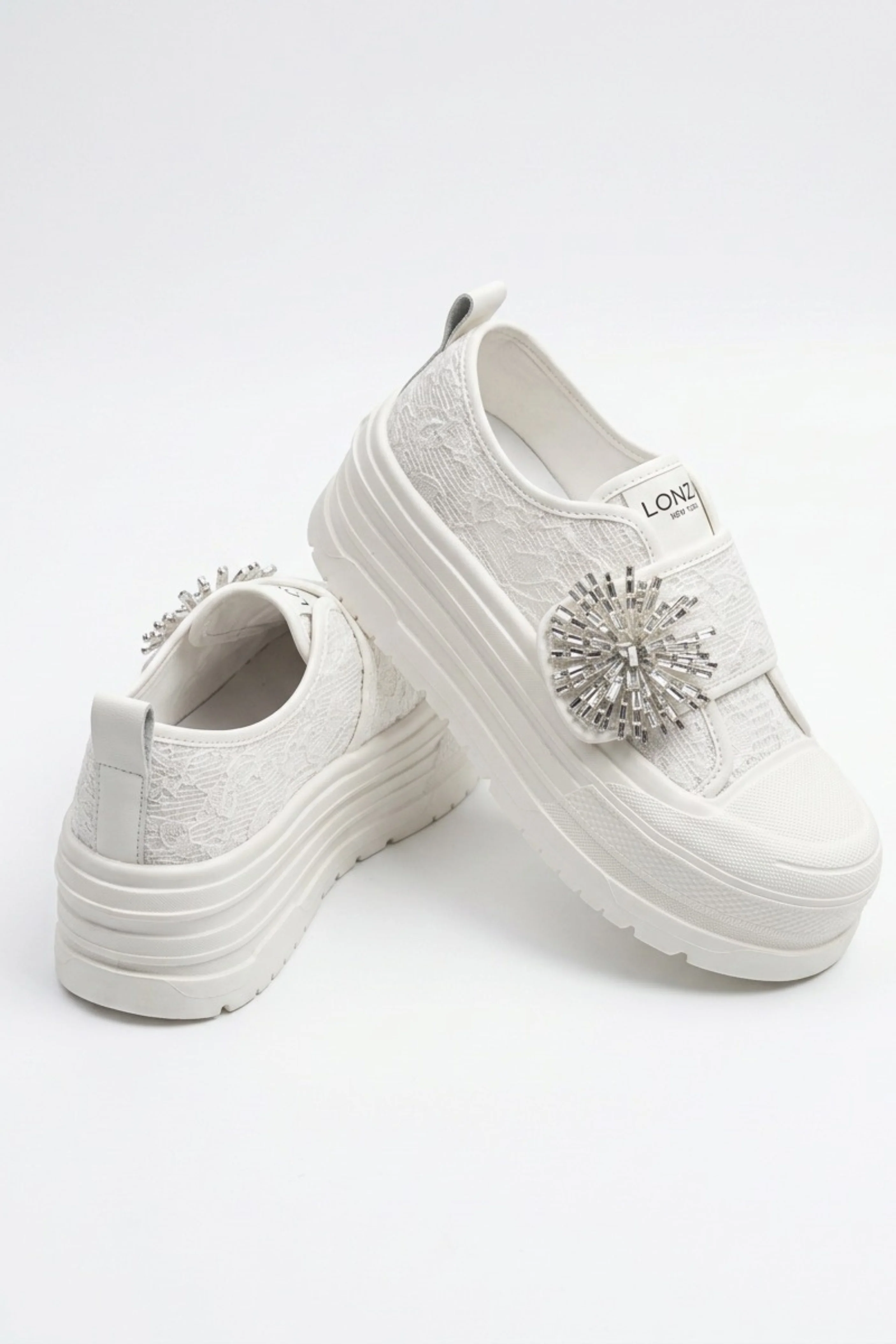 Curla White - Image 6
