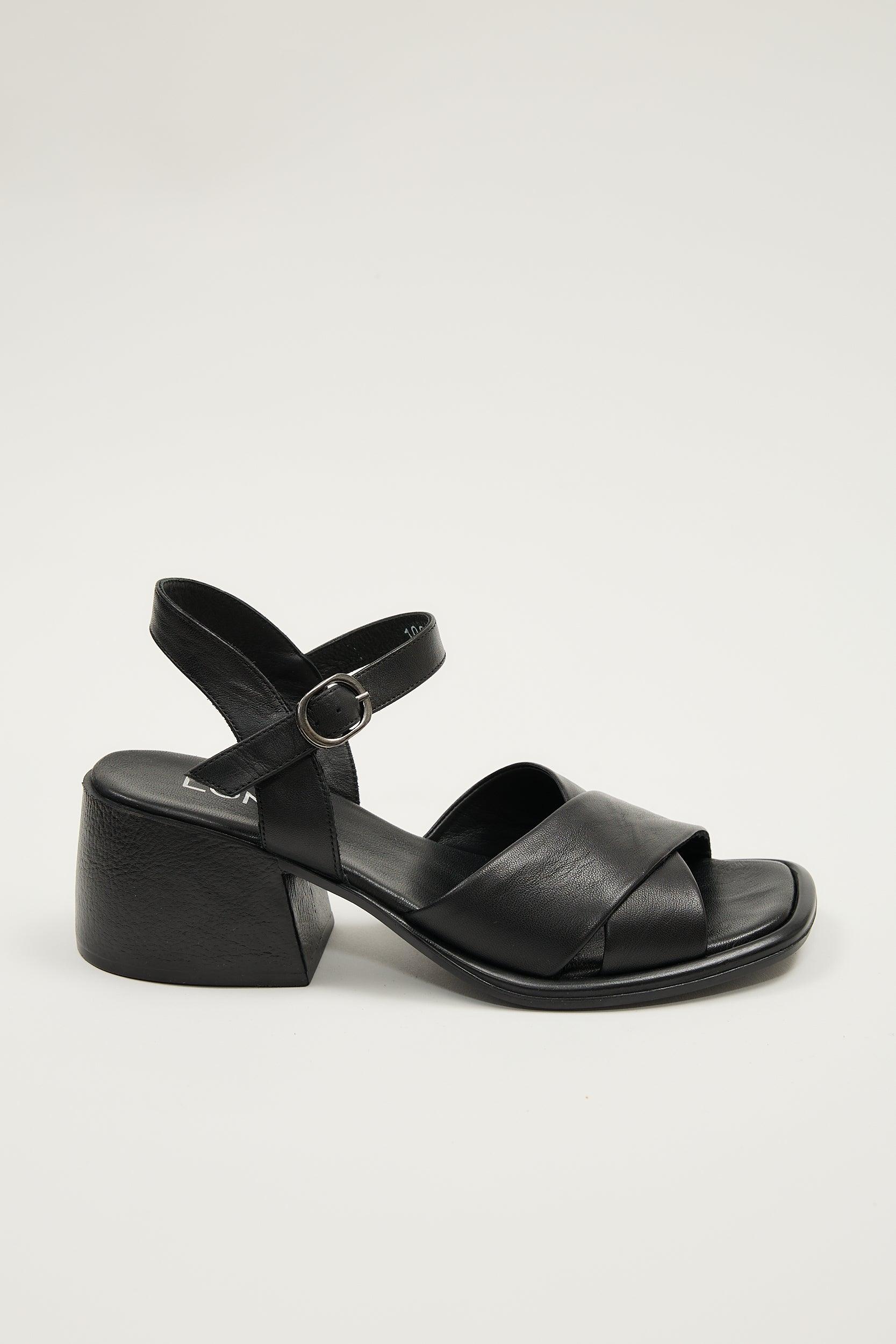 Daphne Black - Image 8