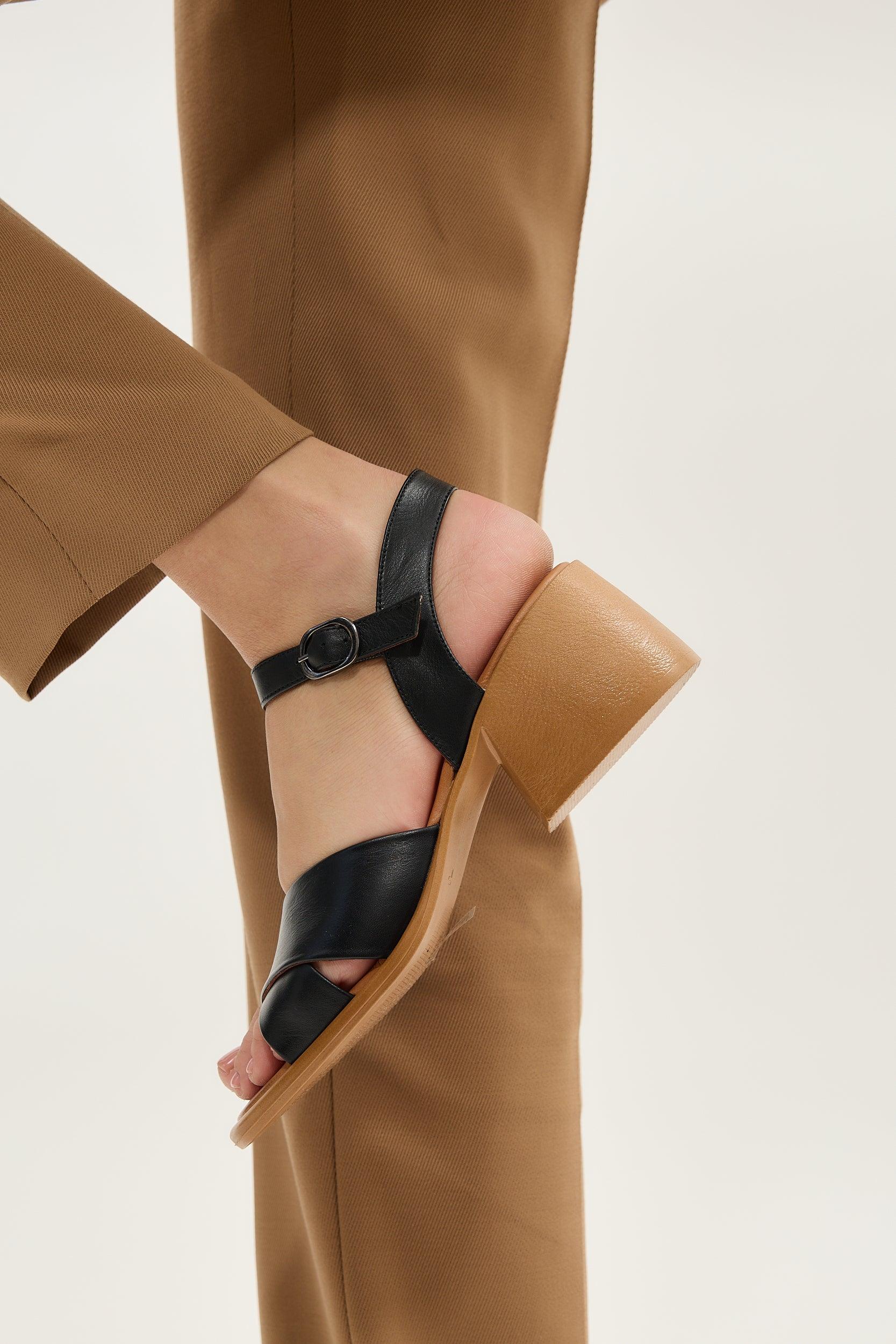 Daphne Tan - Image 6
