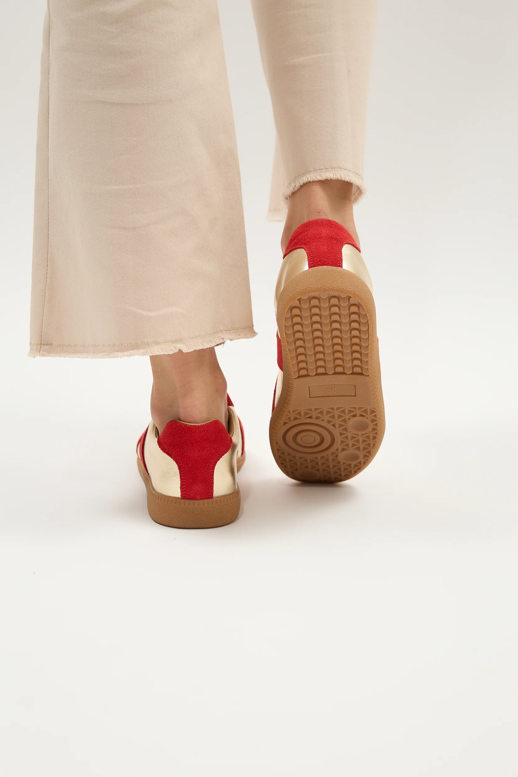 Delta Red - Image 10